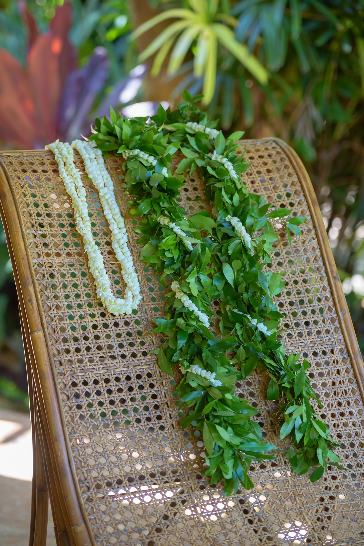 hawaii-wedding-leis