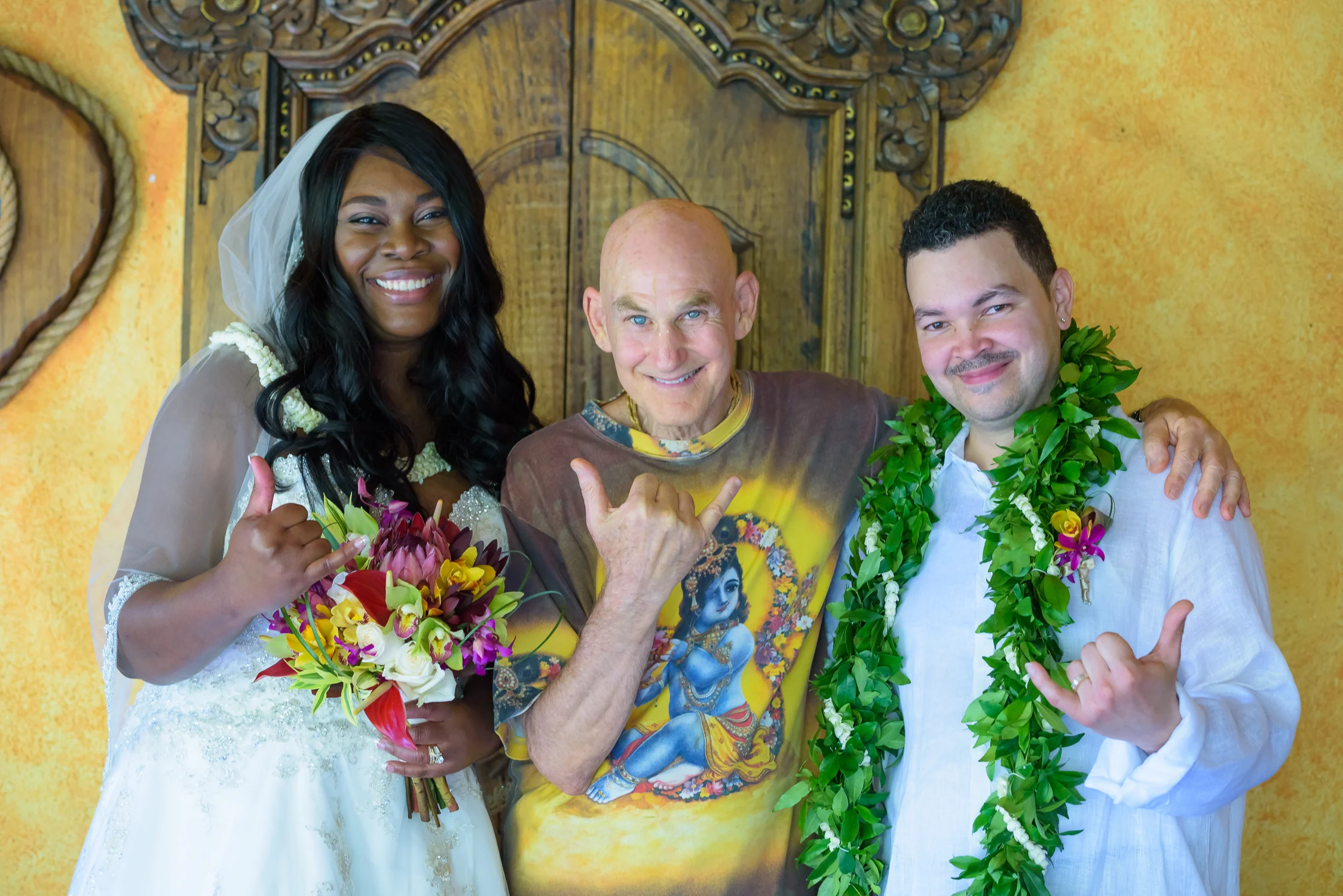 hawaii-wedding-shaka