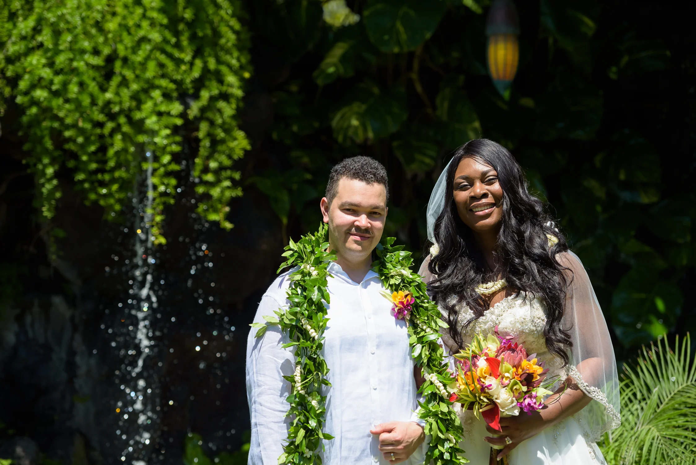 hawaii-waterfall-wedding