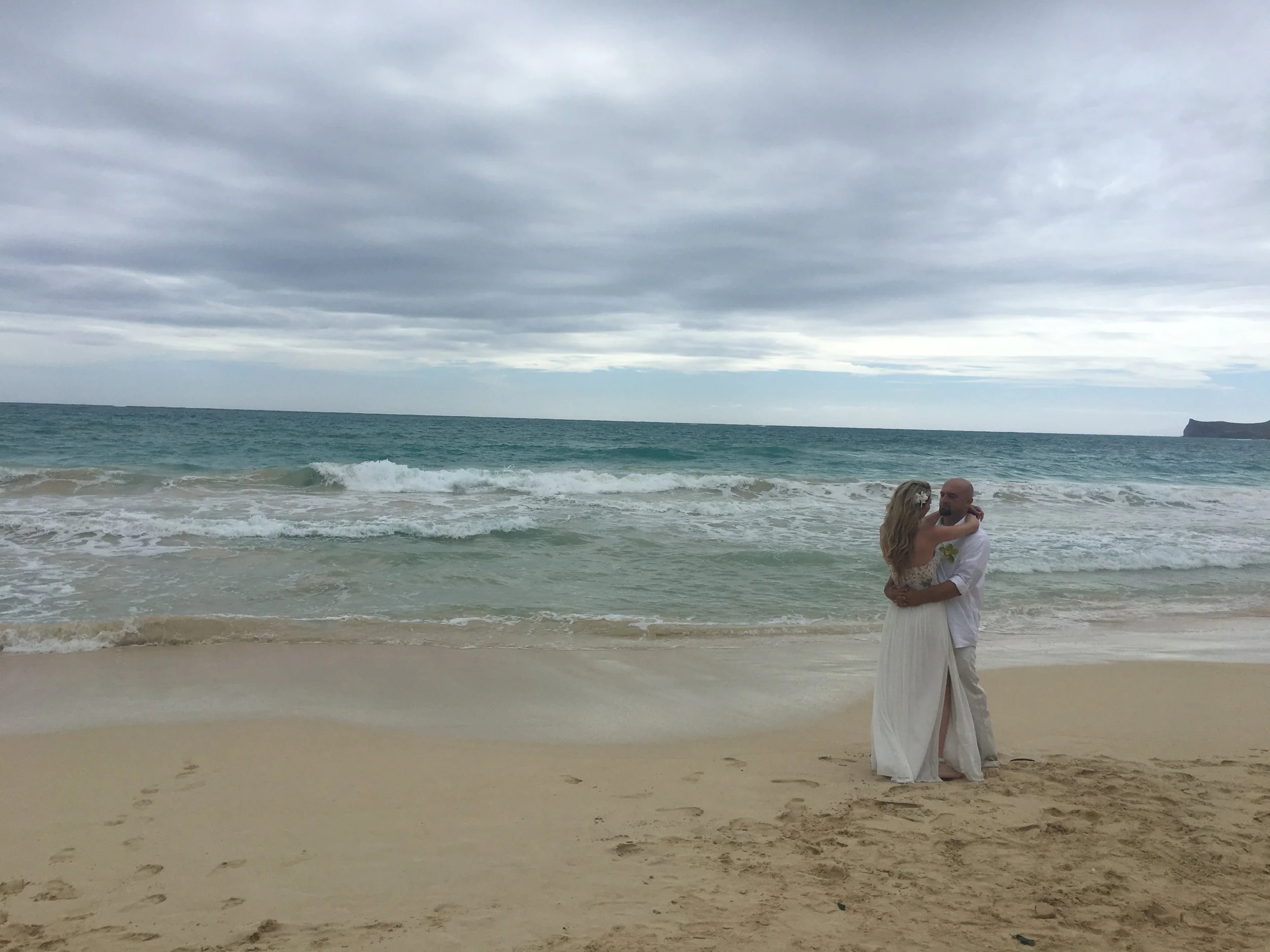 20-oahu-wedding-ceremony-beach.JPG
