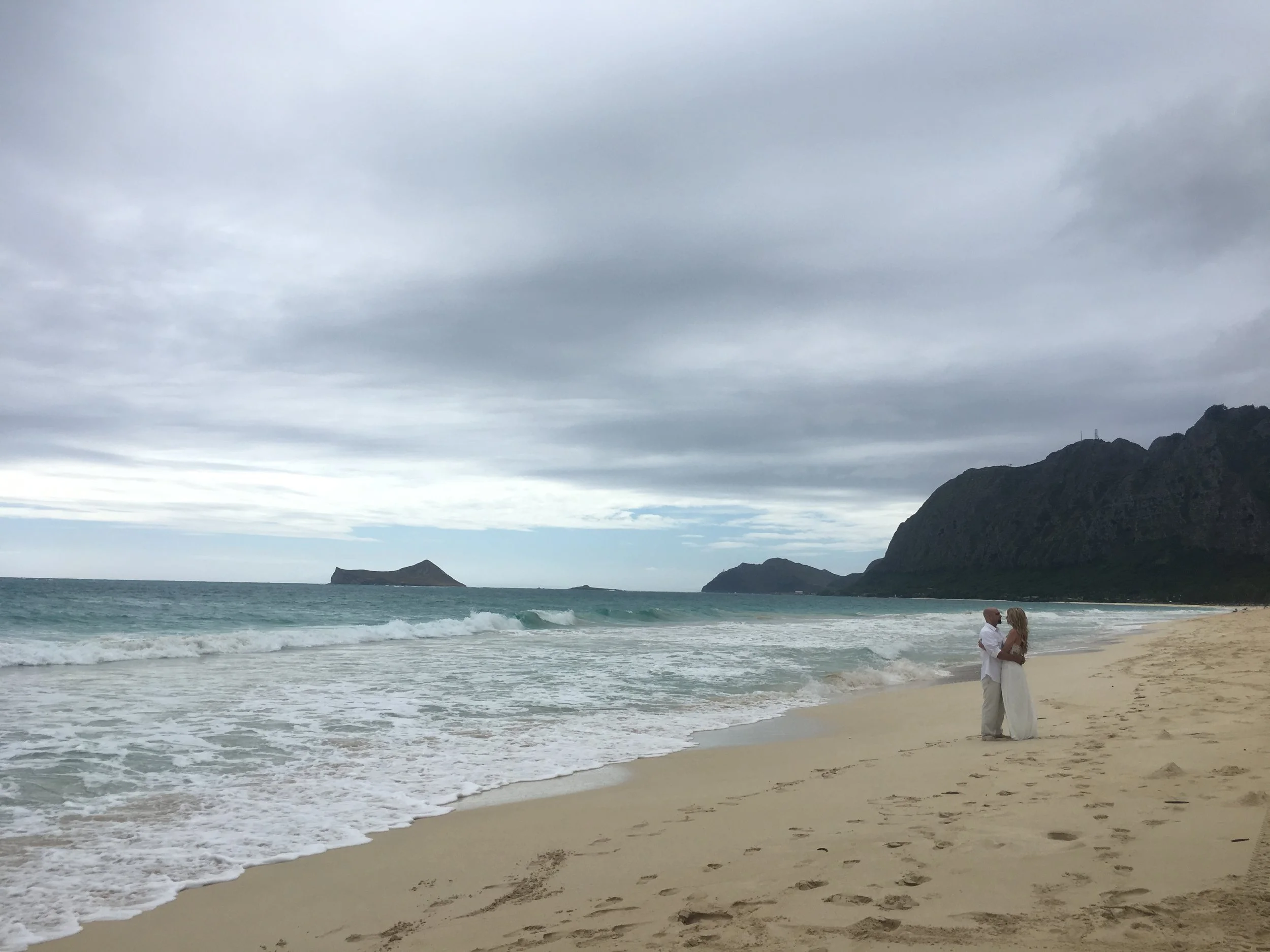 22-oahu-wedding-ceremony-beach.JPG