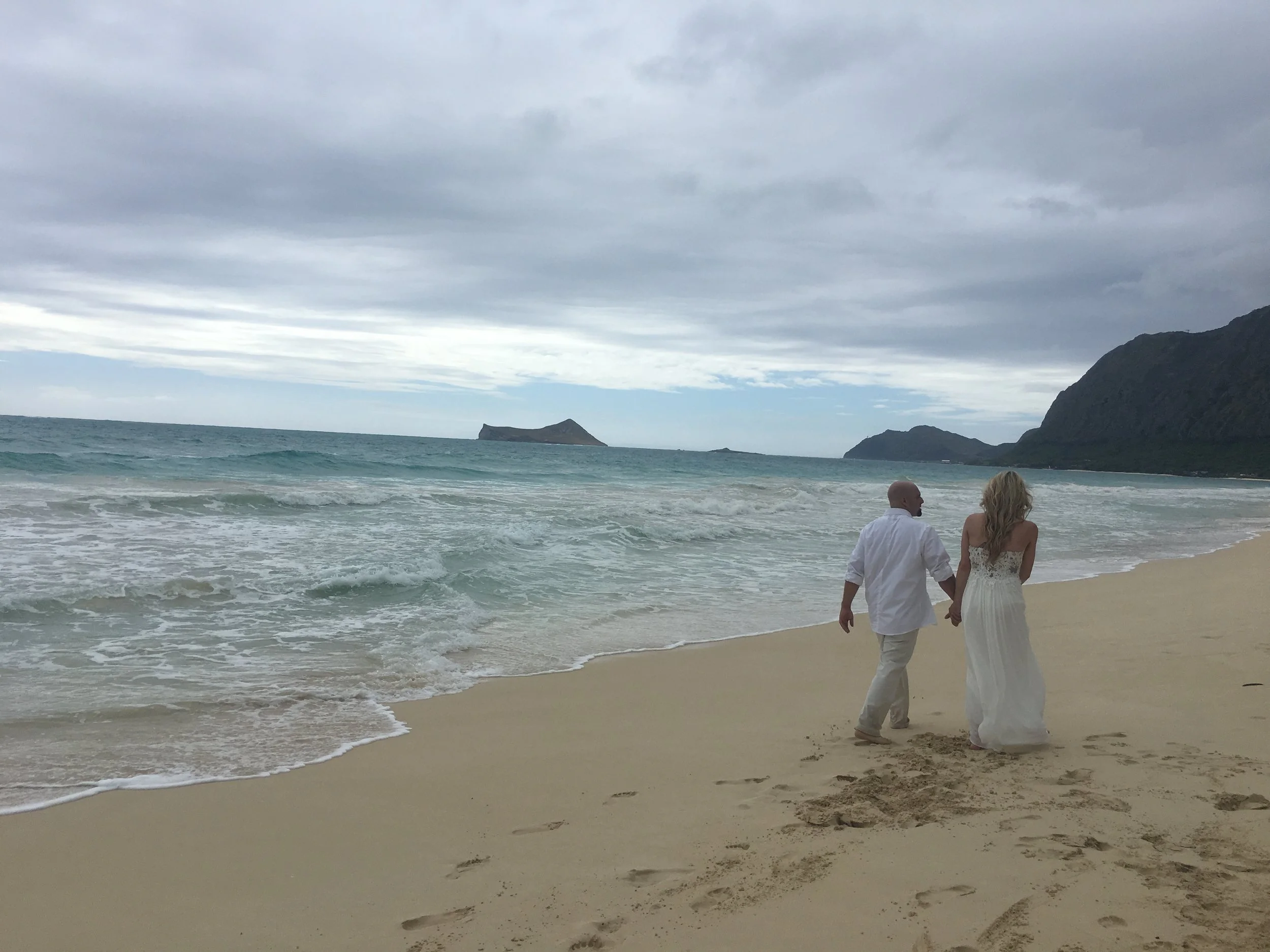 26-oahu-wedding-ceremony-beach.JPG