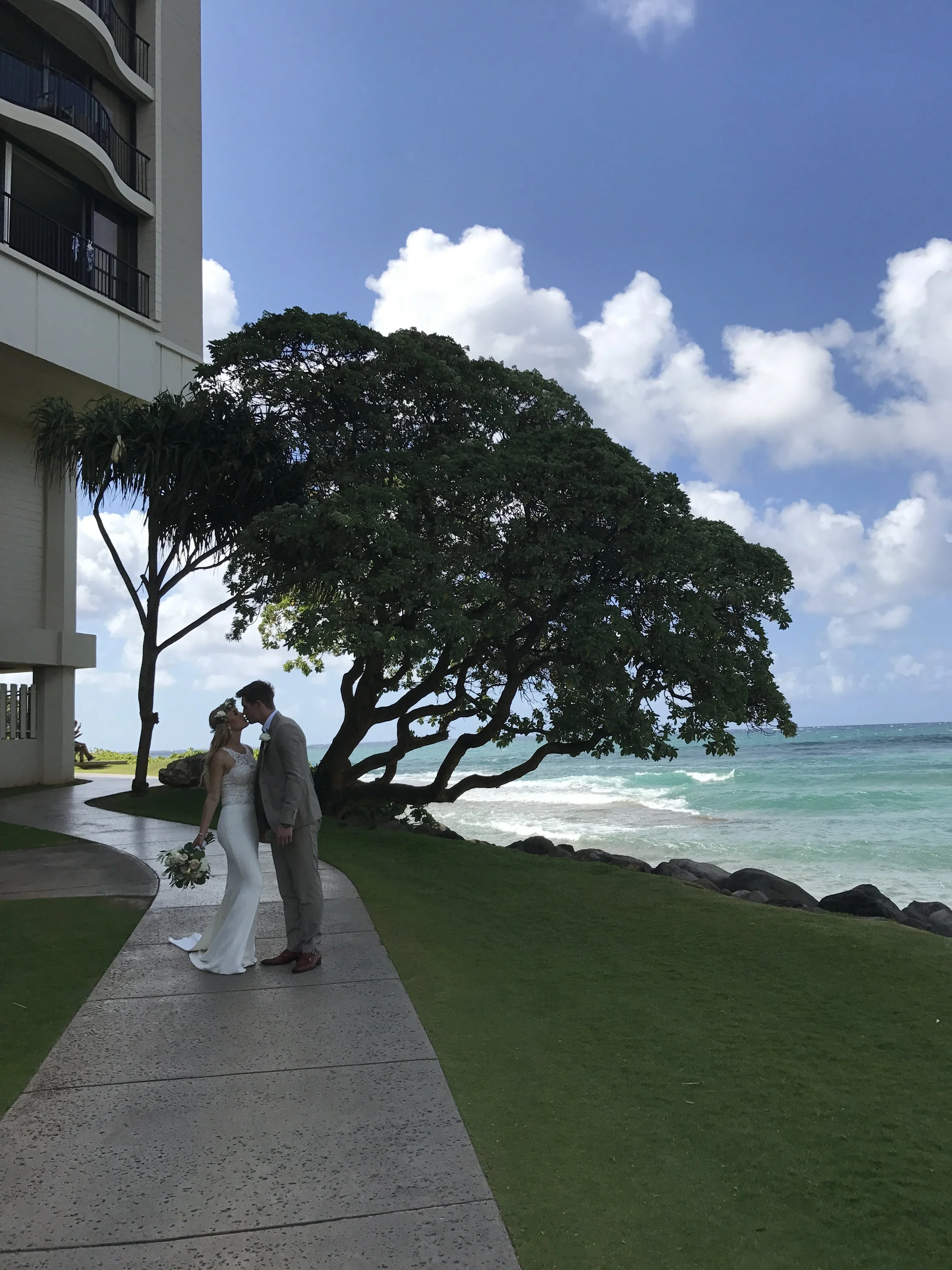 20-outdoor-wedding-north-shore-hawaii.JPG