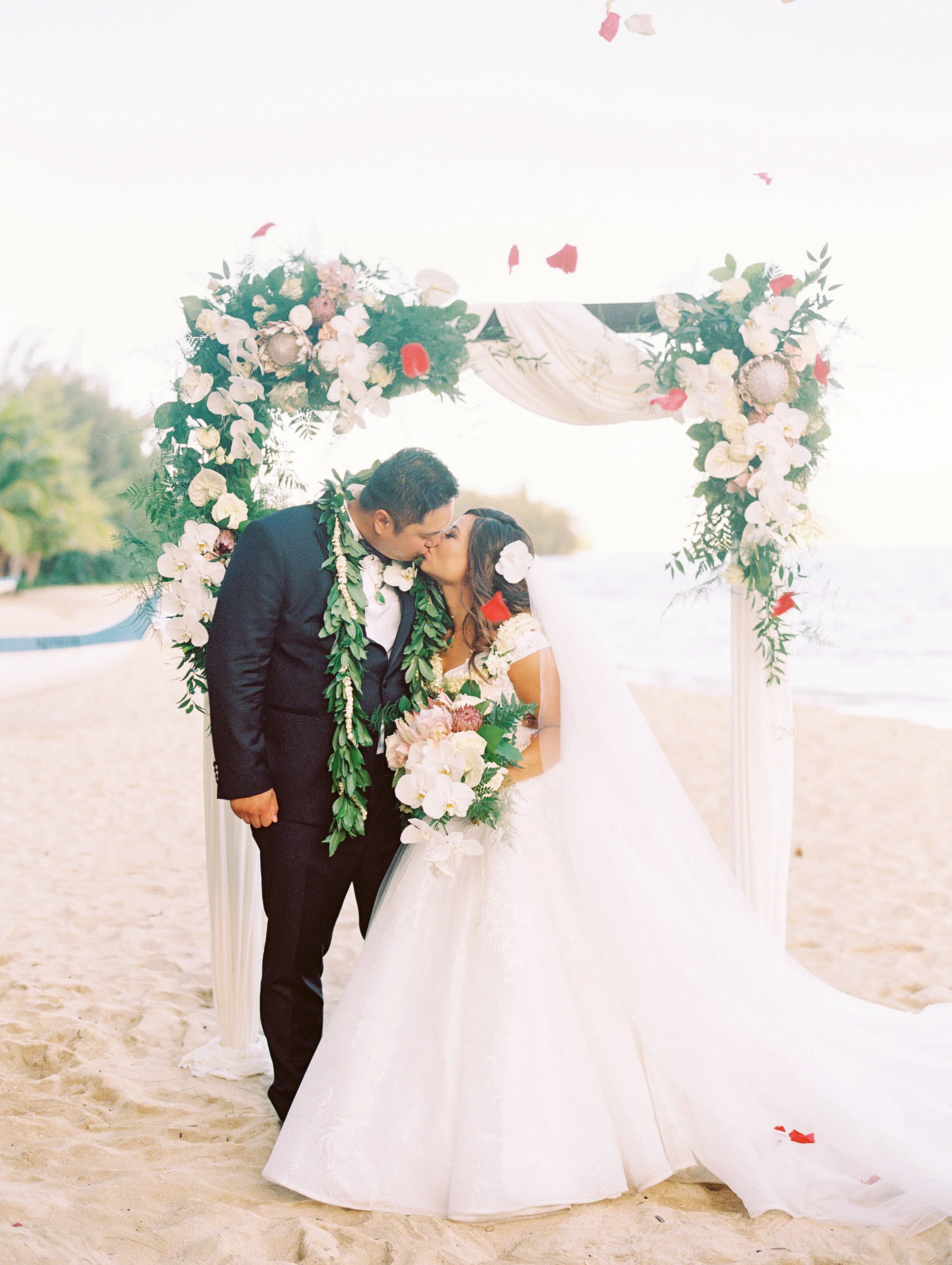secret-island-oahu-wedding
