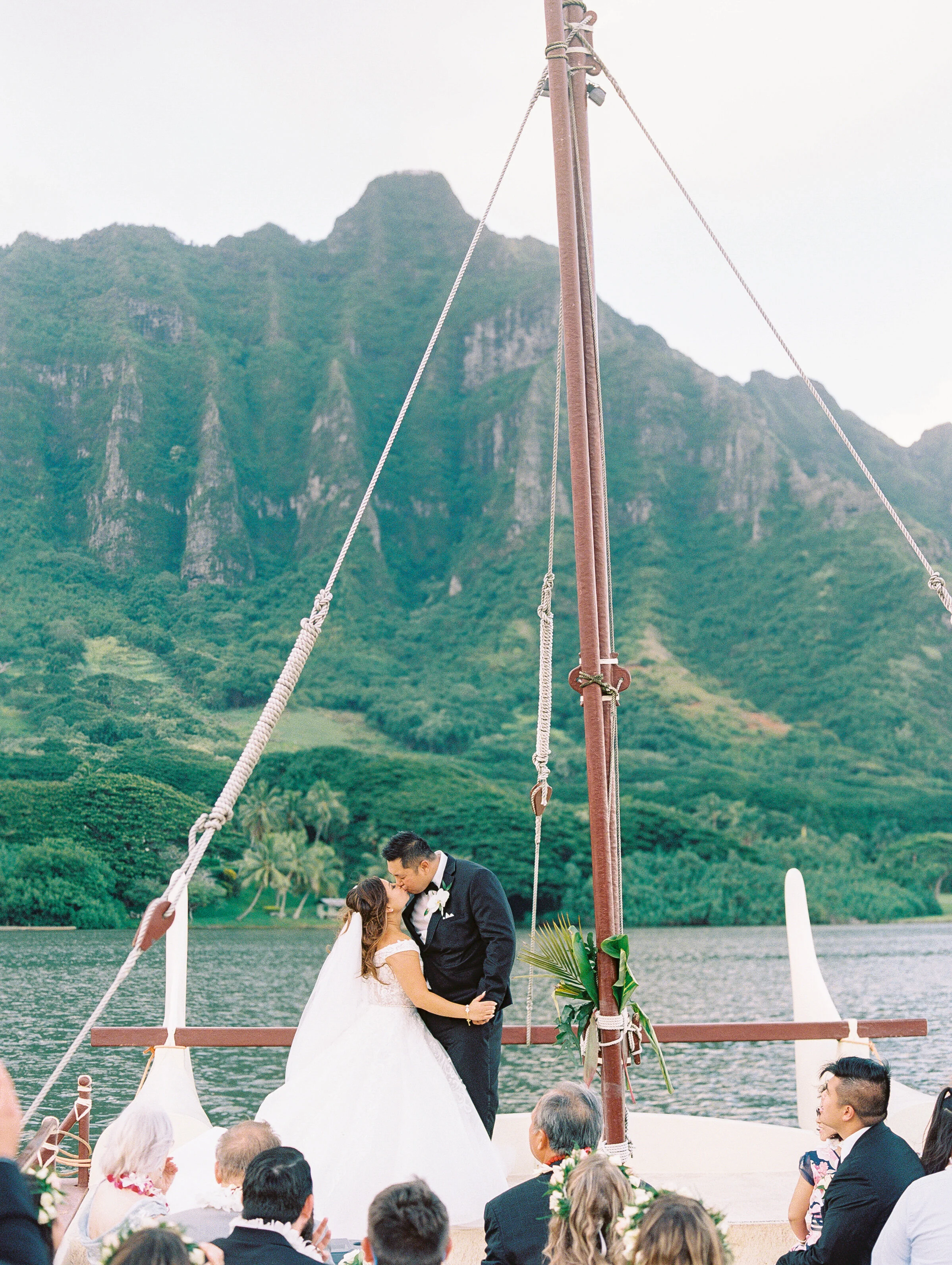 secret-island-oahu-wedding