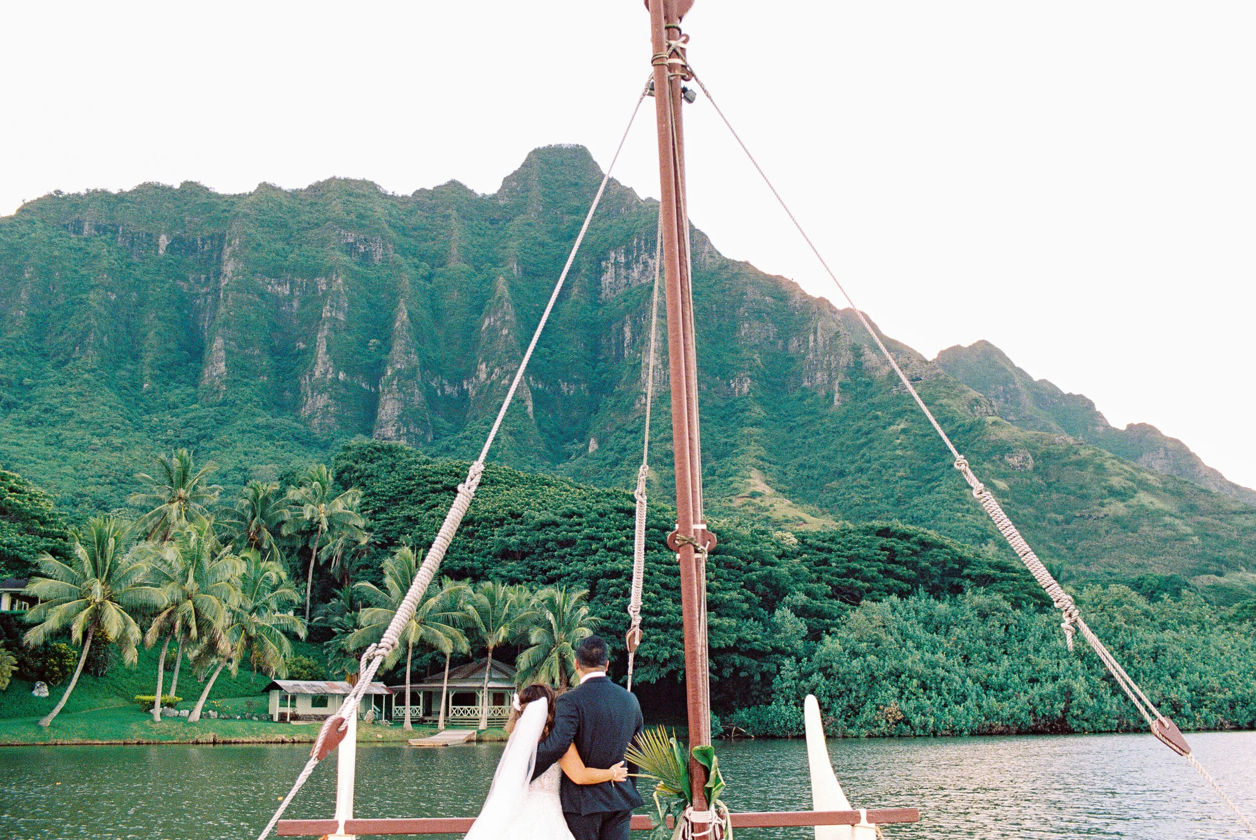 secret-island-oahu-wedding