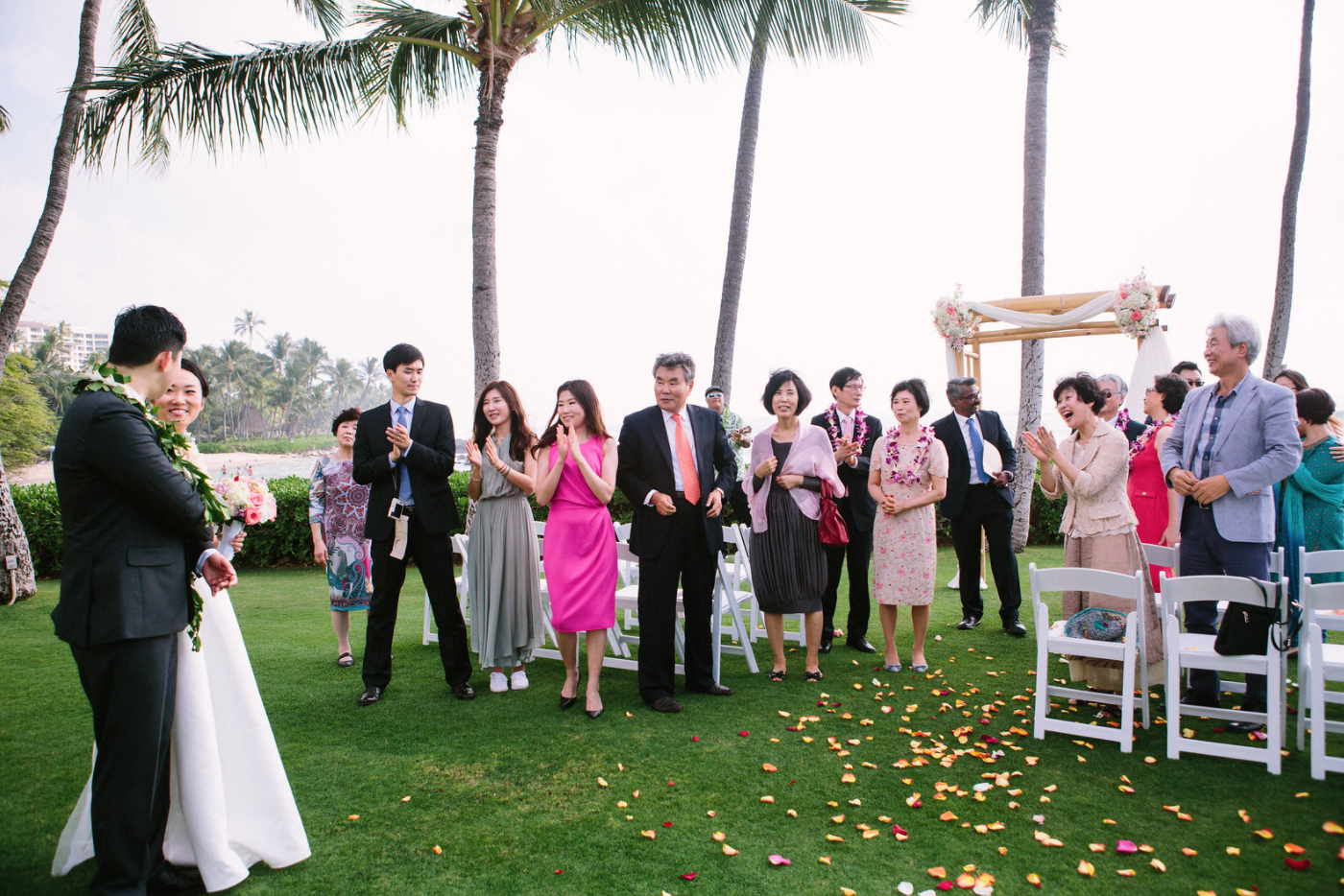 grassy-beach-wedding-hawaii