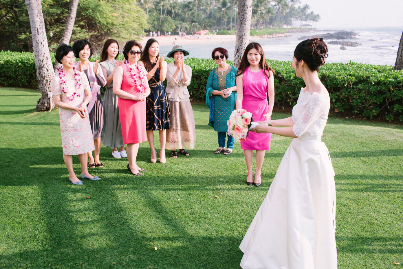 bouquet-toss-hawaii