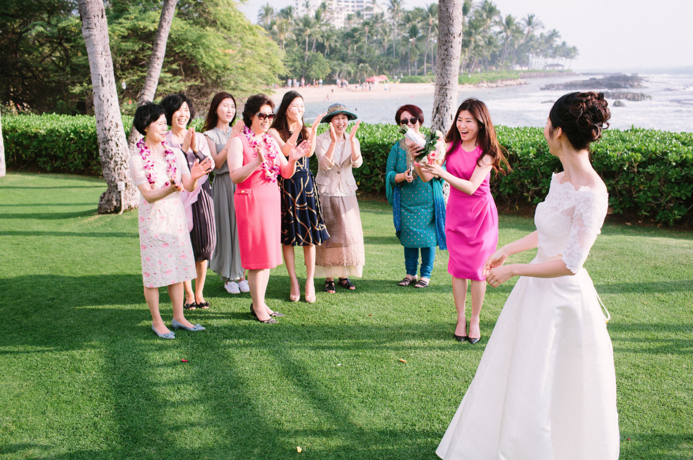 bouquet-toss-hawaii