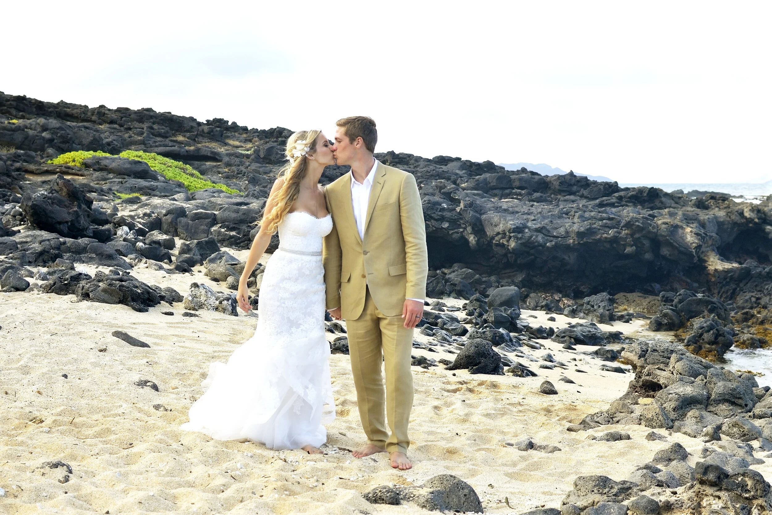 simple-oahu-beach-wedding
