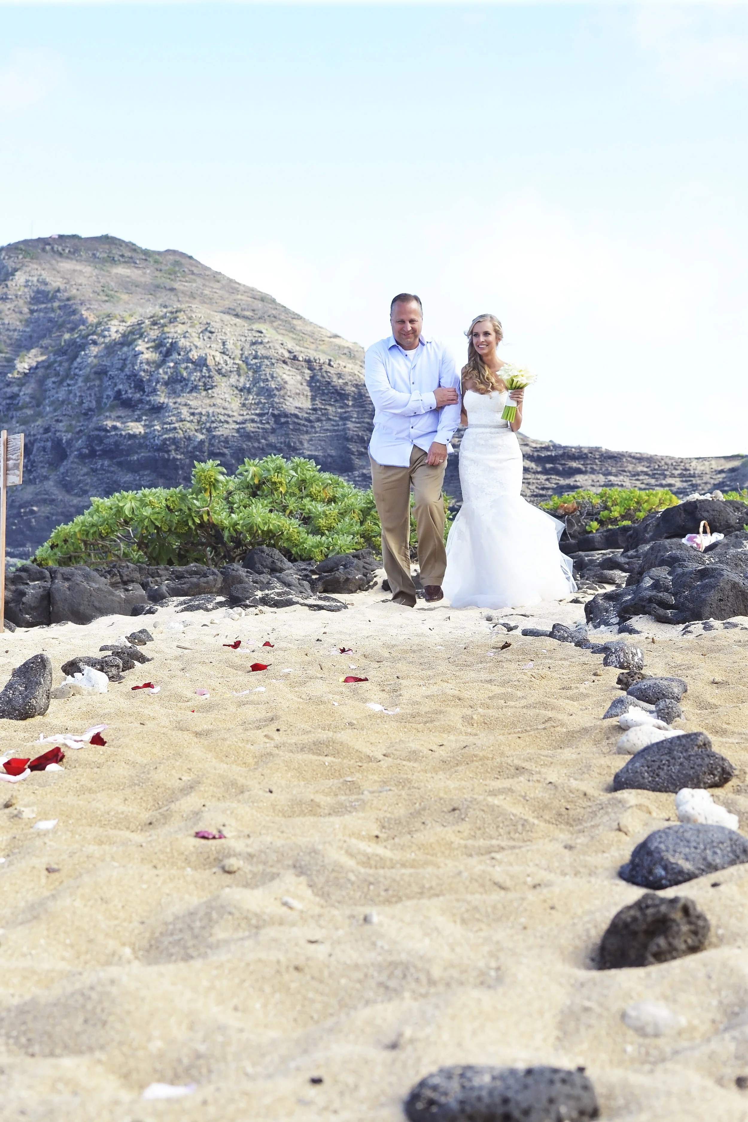 simple-hawaii-beach-wedding
