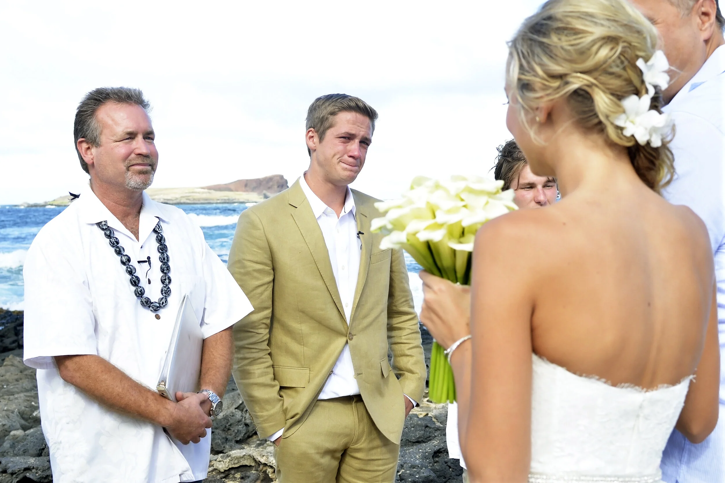 simple-oahu-beach-wedding