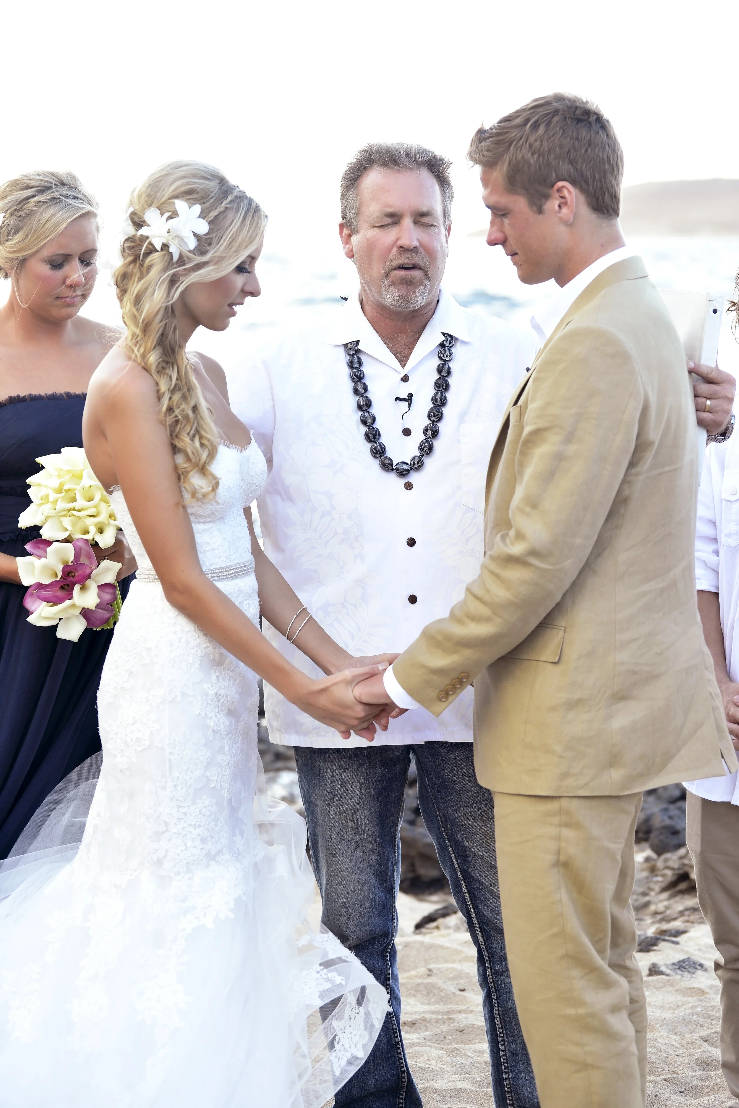 hawaii-beach-wedding-ceremony