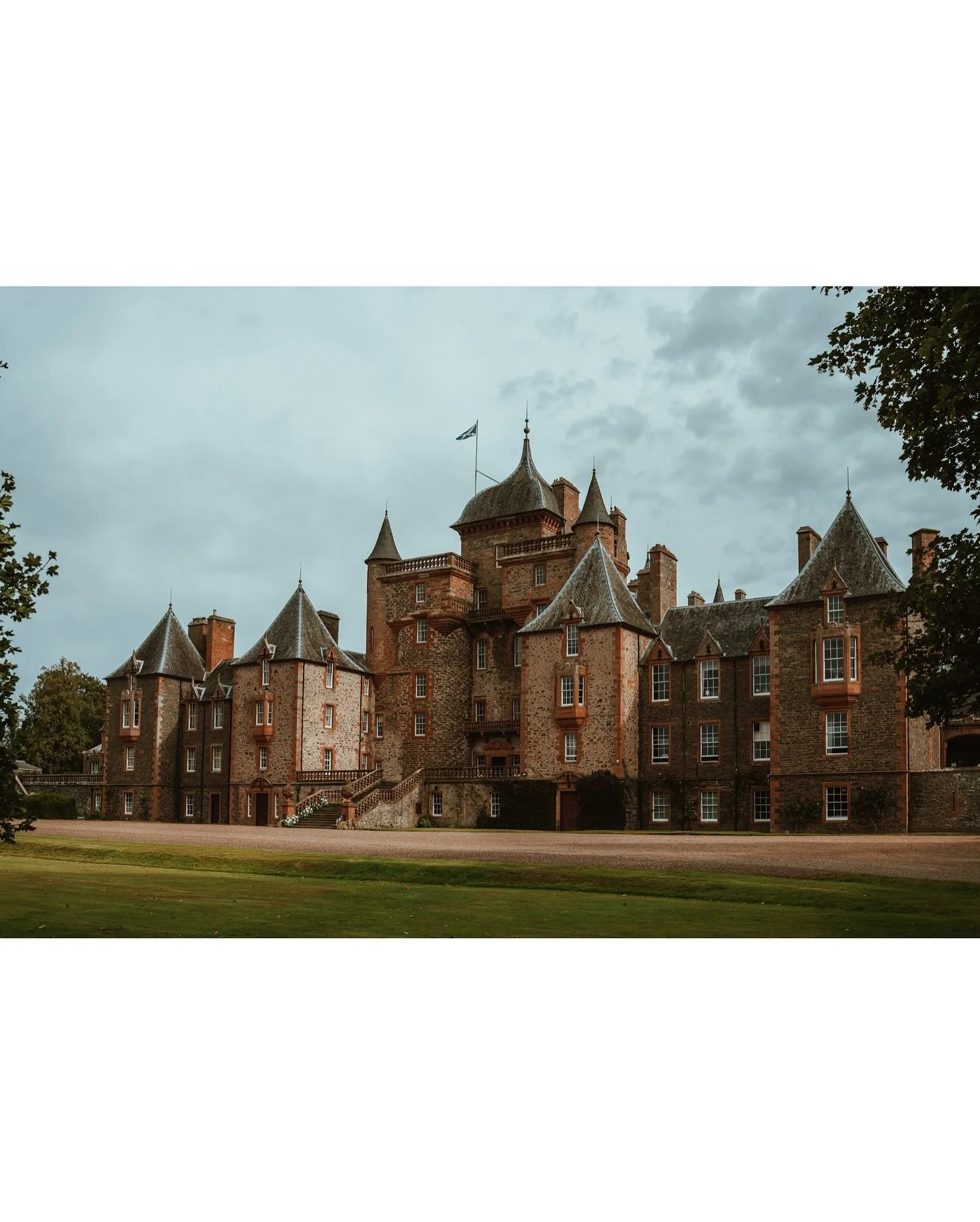Another absolute beaut of a wedding in Scotland, this time for Sophie &amp; Will! 🖤