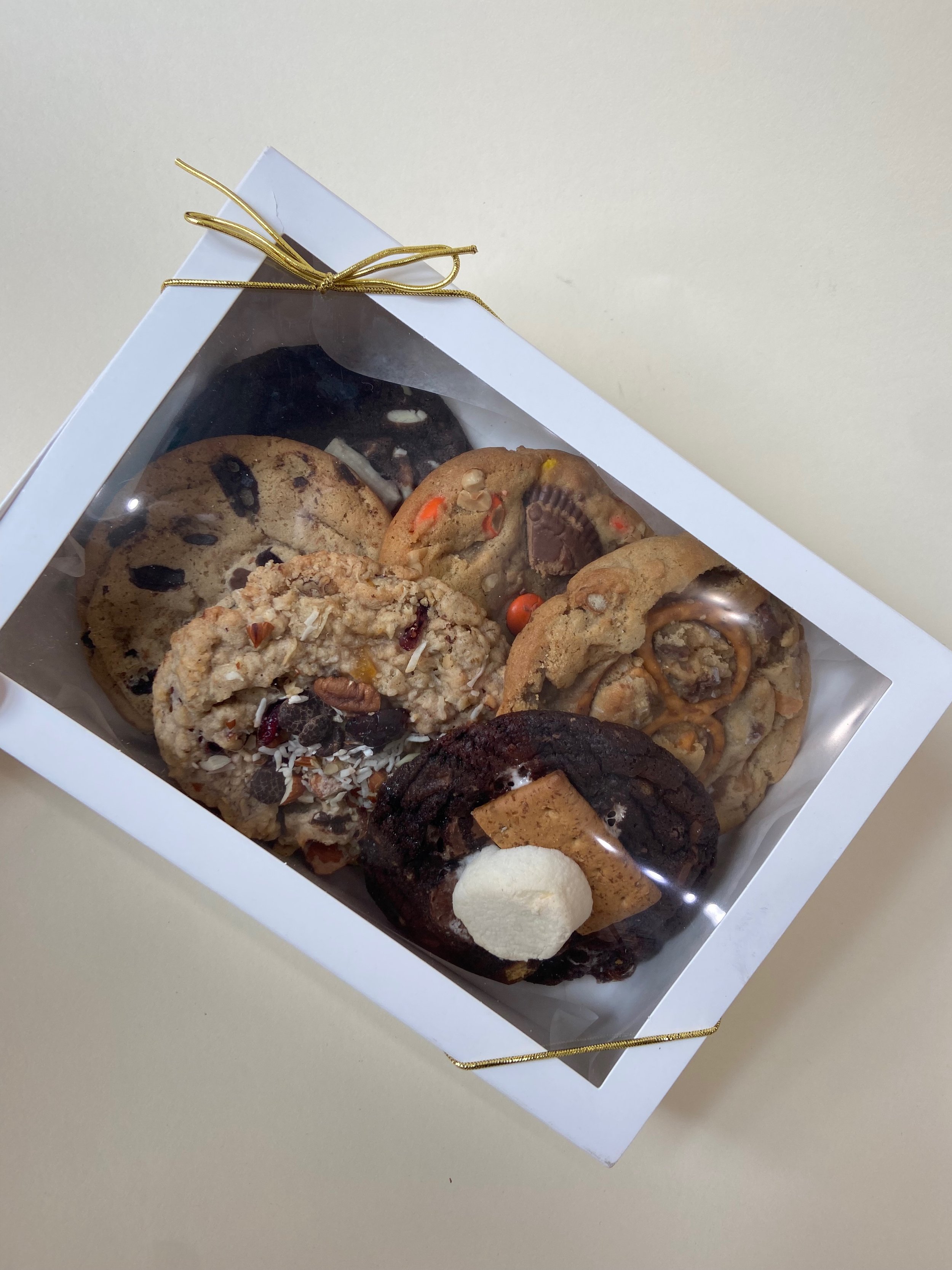 6 pack of Deluxe Cookies