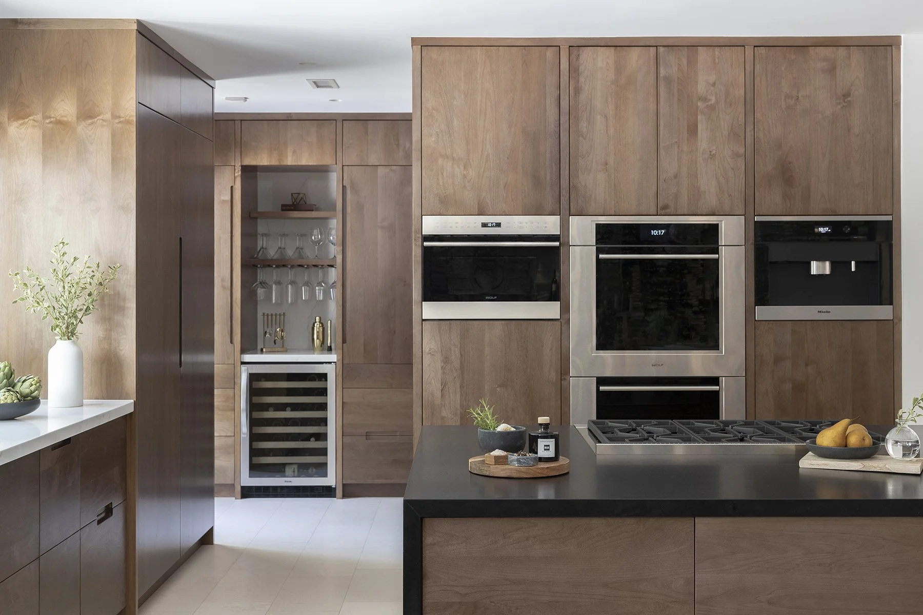 midcentury-modern-kitchen-flat-panel-cabinets