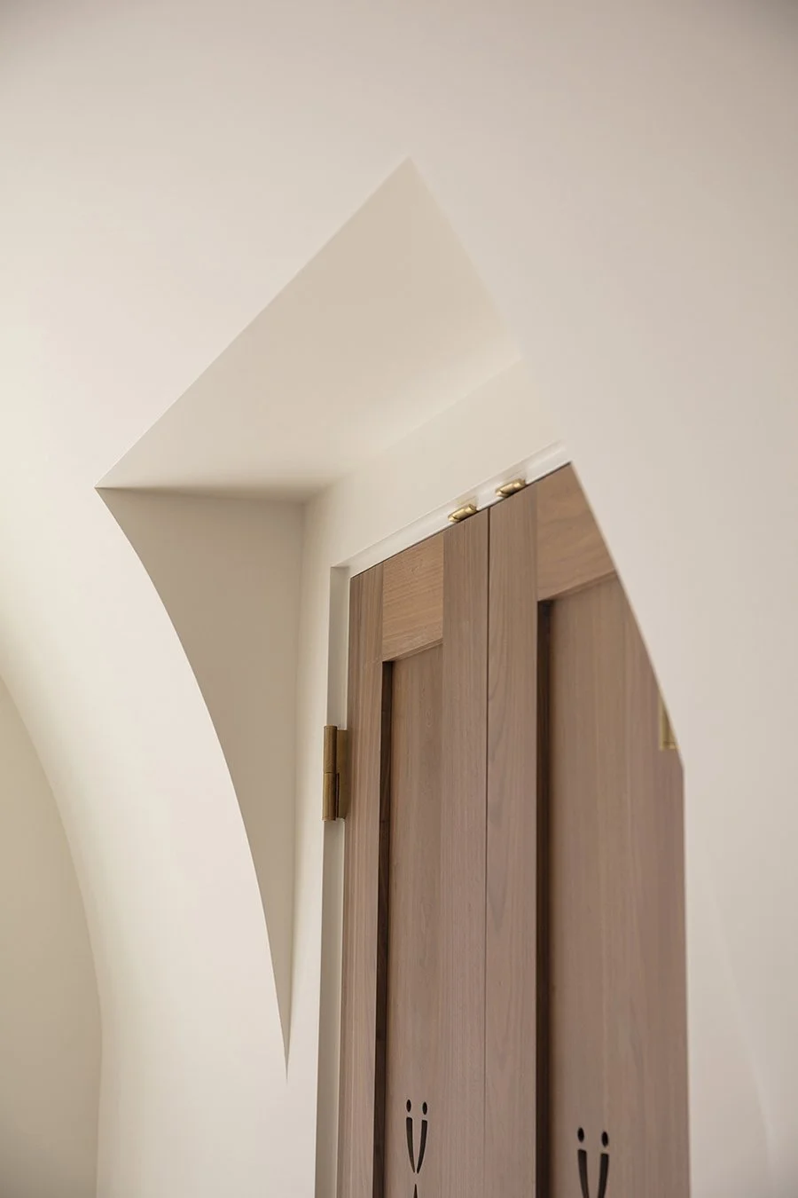 california-spanish-home-vestibule-curve-detail