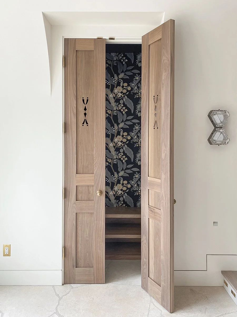 vestibule-closet-accent-wallpaper