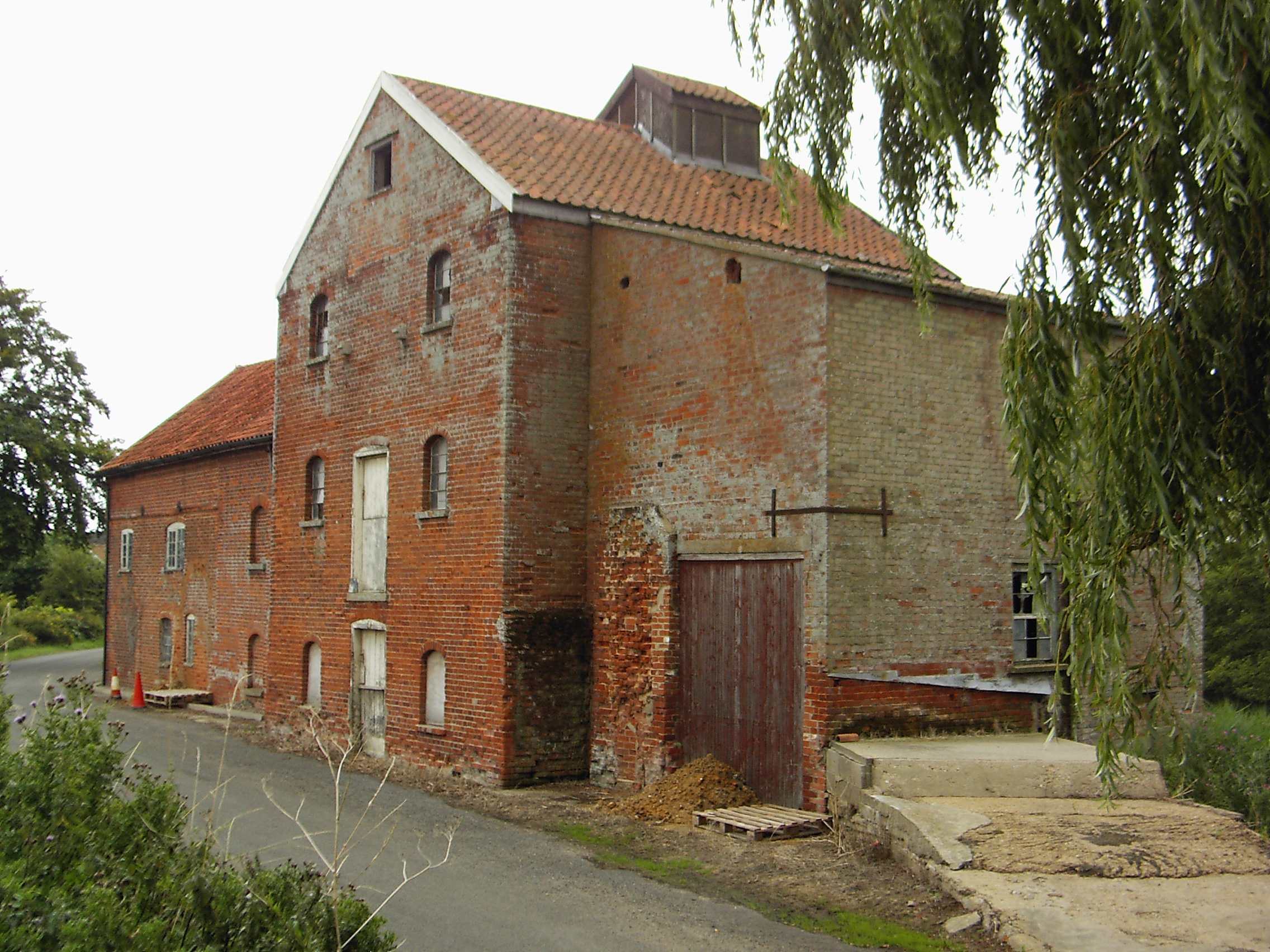 This image shows the building in it's previous unrestored state.