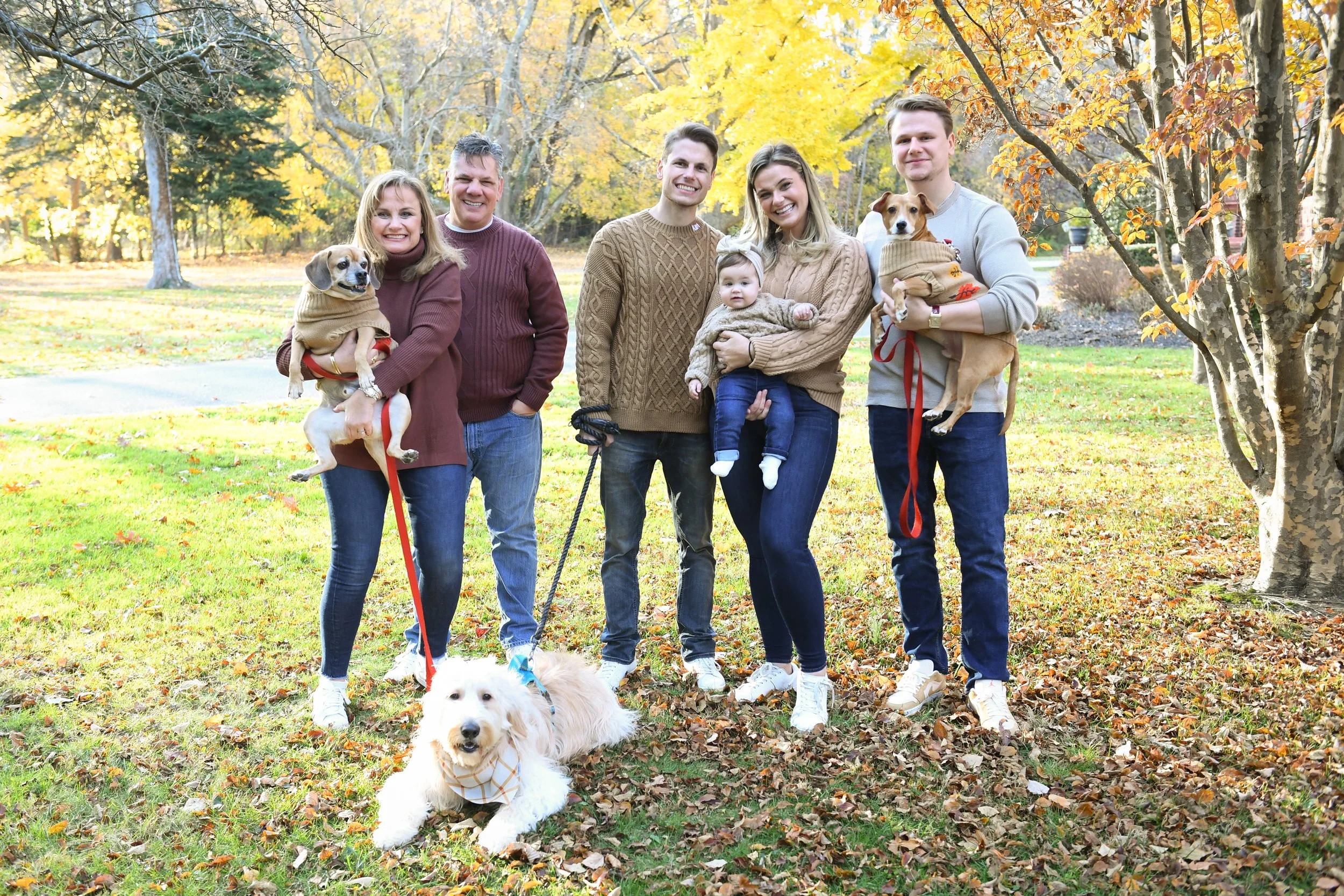 20231119_Dandolos_Family_Portraits_JVN_6202.jpg