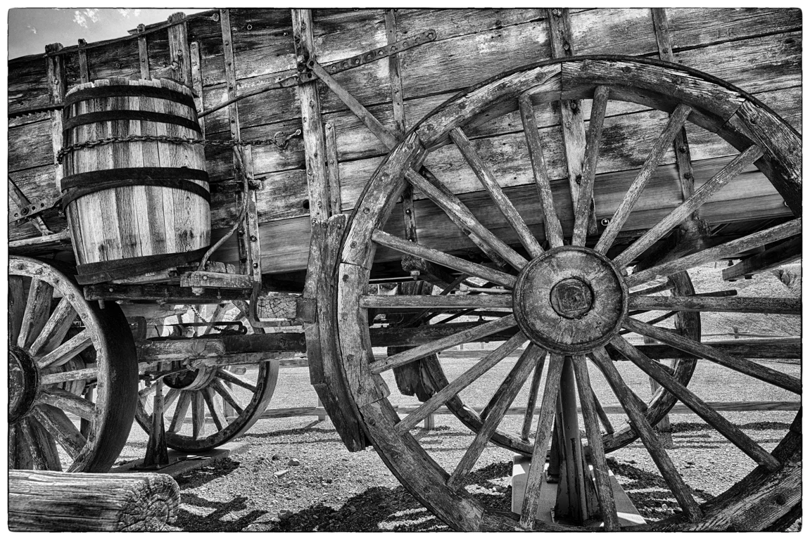wagon death valley bw.jpg
