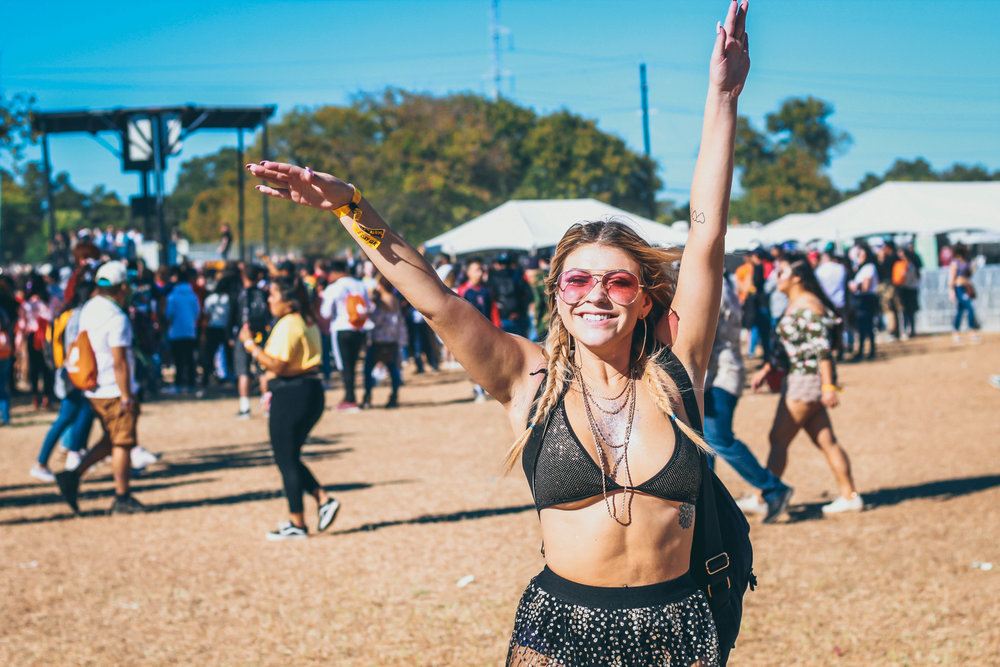   An excited fan prepares for the second day of Mala Luna.  