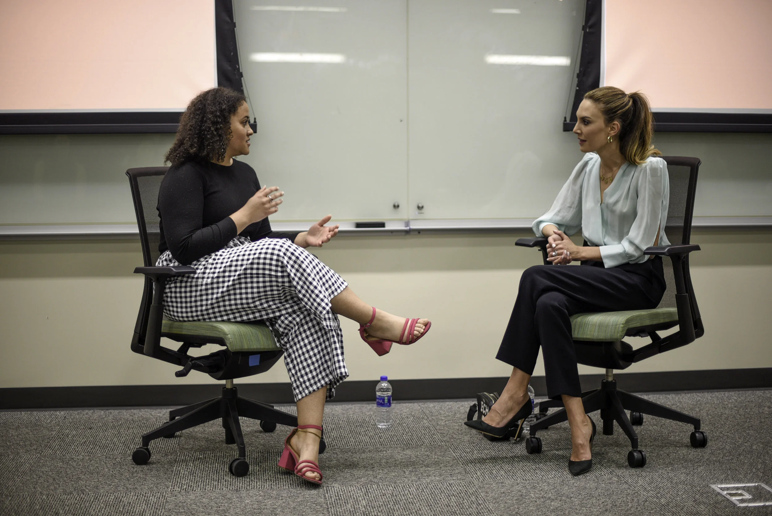 Jacqui Briddell , ORANGE Magazine’s managing editor, interviews UT alumna Elizabeth Chambers Hammer at the Belo Center for New Media.