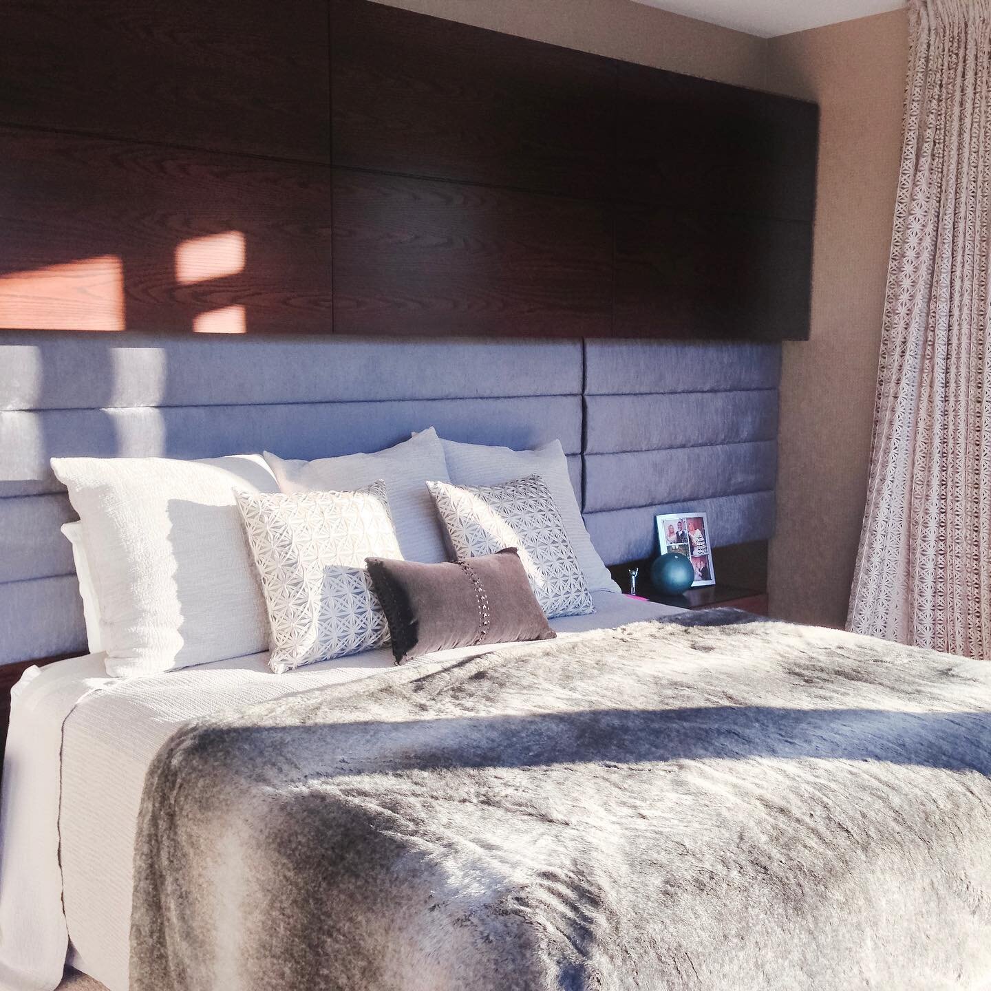 This is a master bedroom that I designed in New Zealand. The storage in this custom headboard is awesome. The panels above the bed open upwards for plenty of storage. It&rsquo;s a great way to hide clutter in your bedroom. Modern simplicity expresses