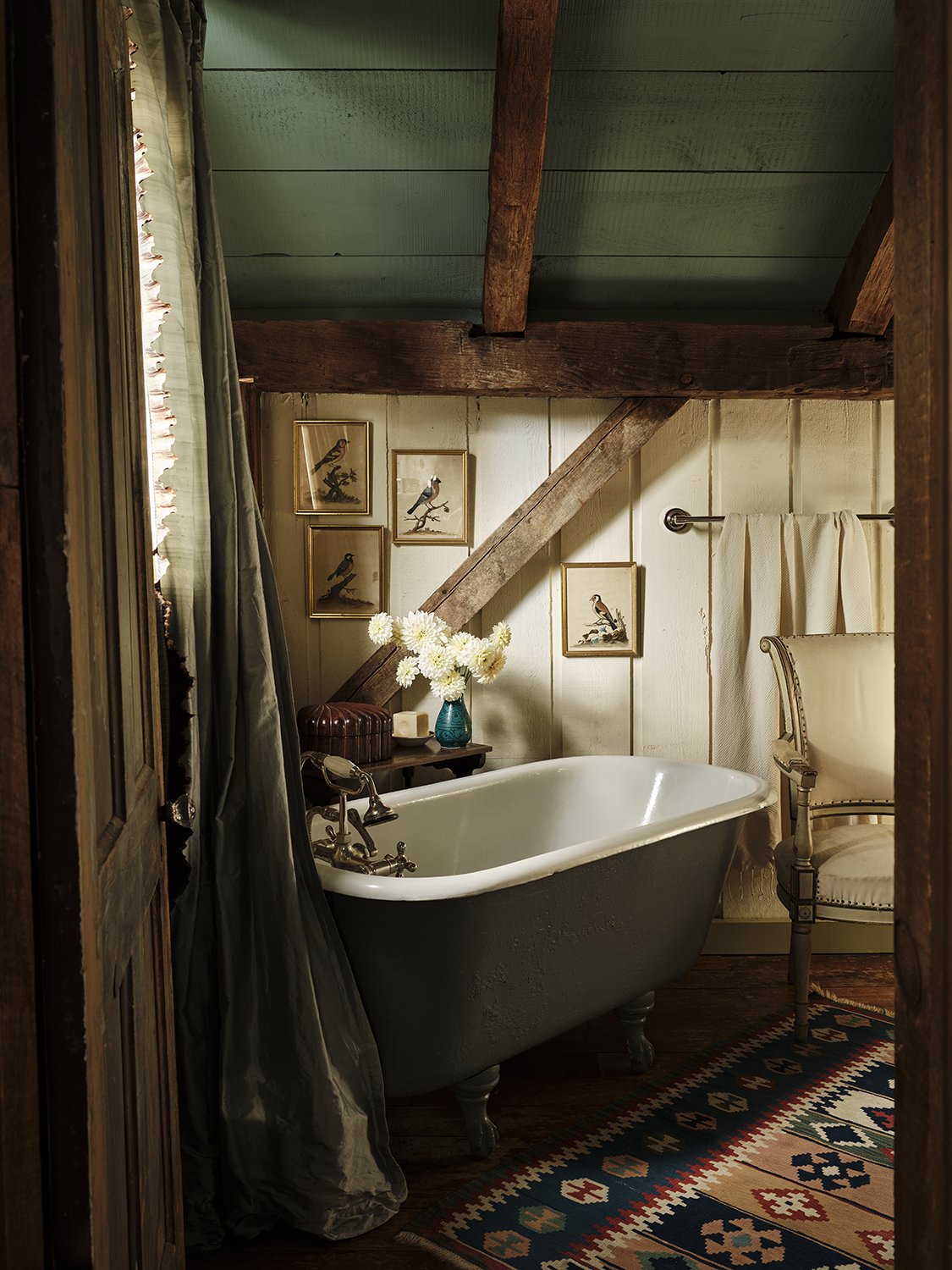 FRANK FRANCES BOOK_20231012_MTHxFFS_Fall_Primary_Bathroom_001.jpg