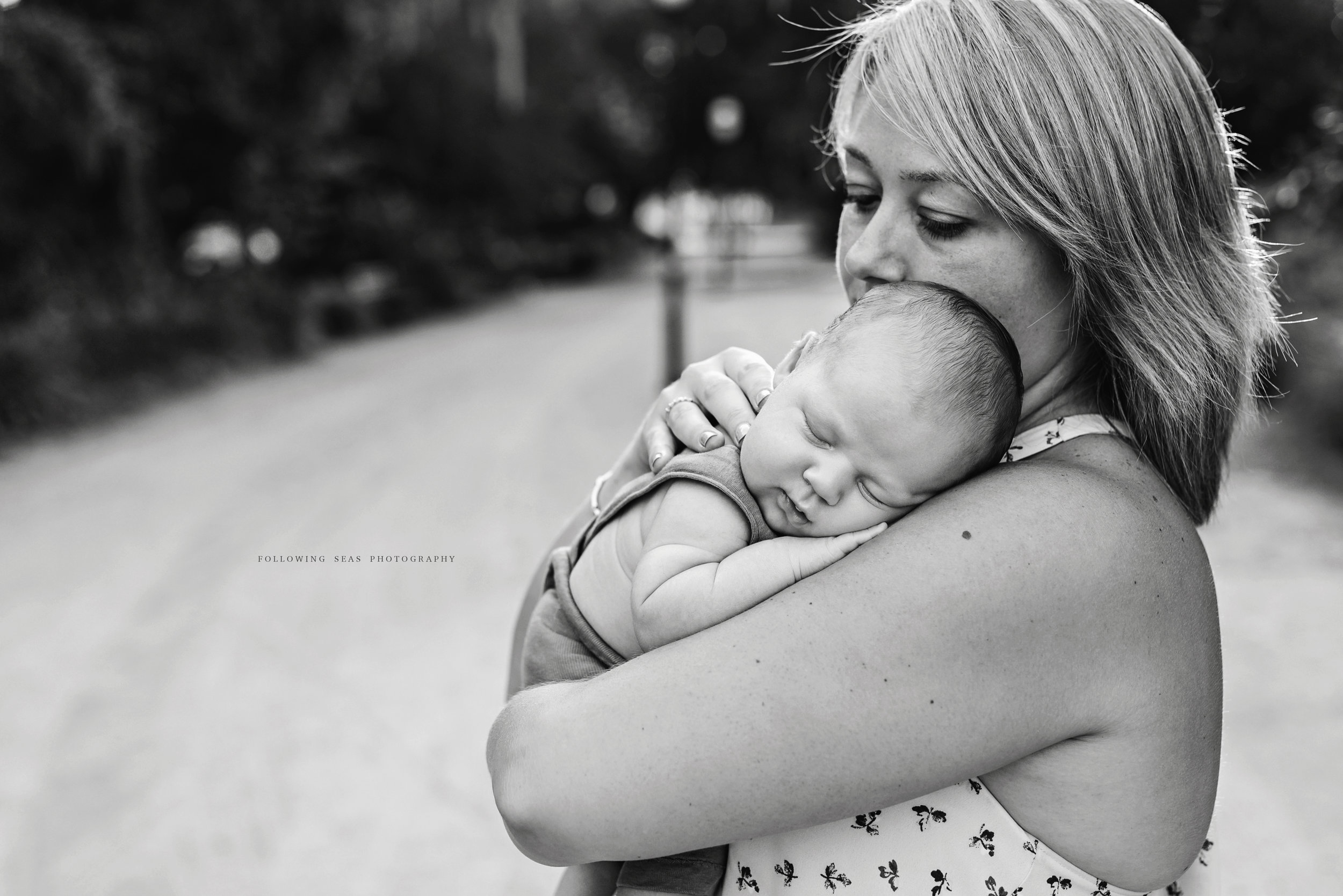 Charleston-Outdoor-Newborn-Photographer-Following-Seas-Photography-5975BW.jpg