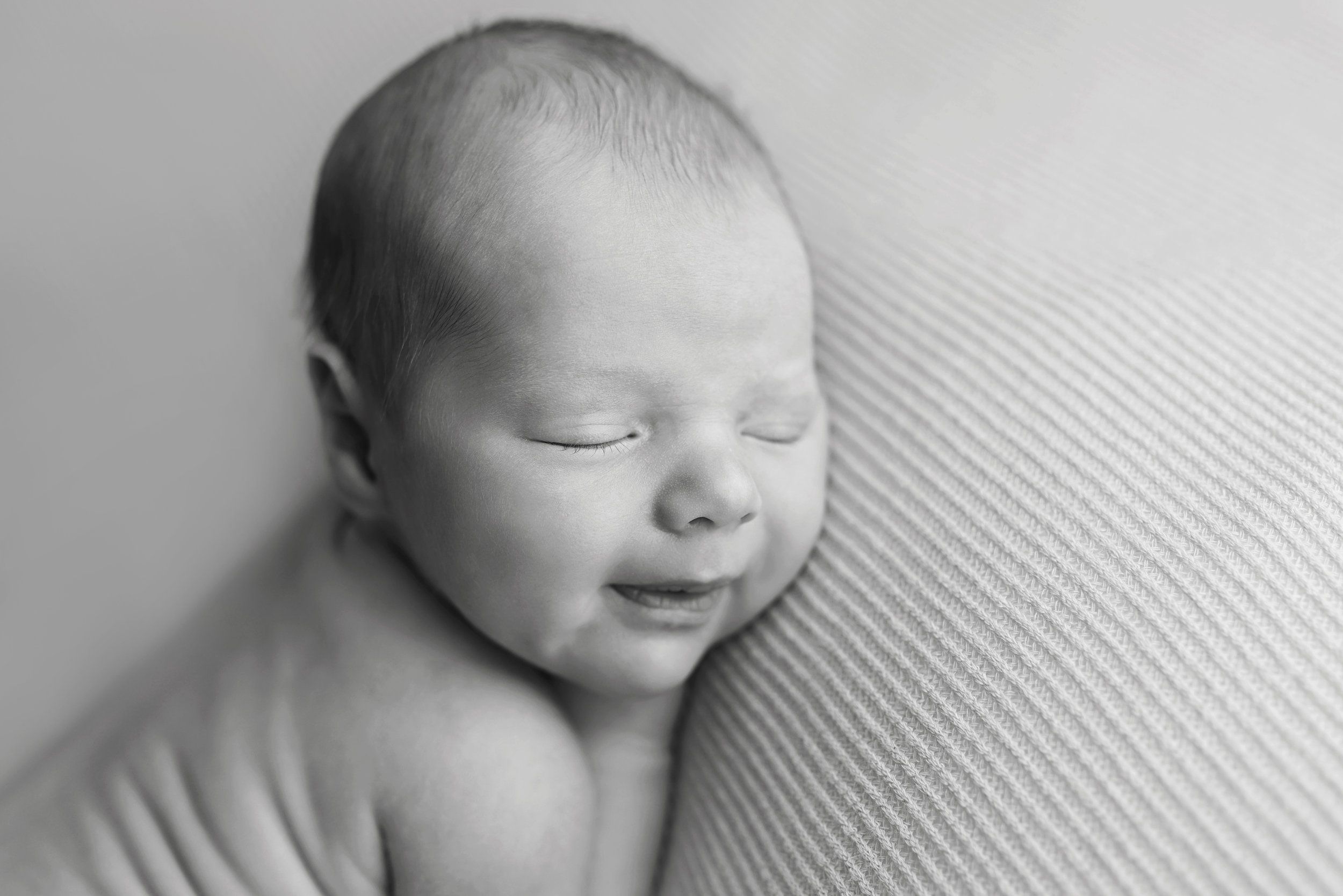 Charleston-Newborn-Photographer-FSP_9404BW copy.jpg