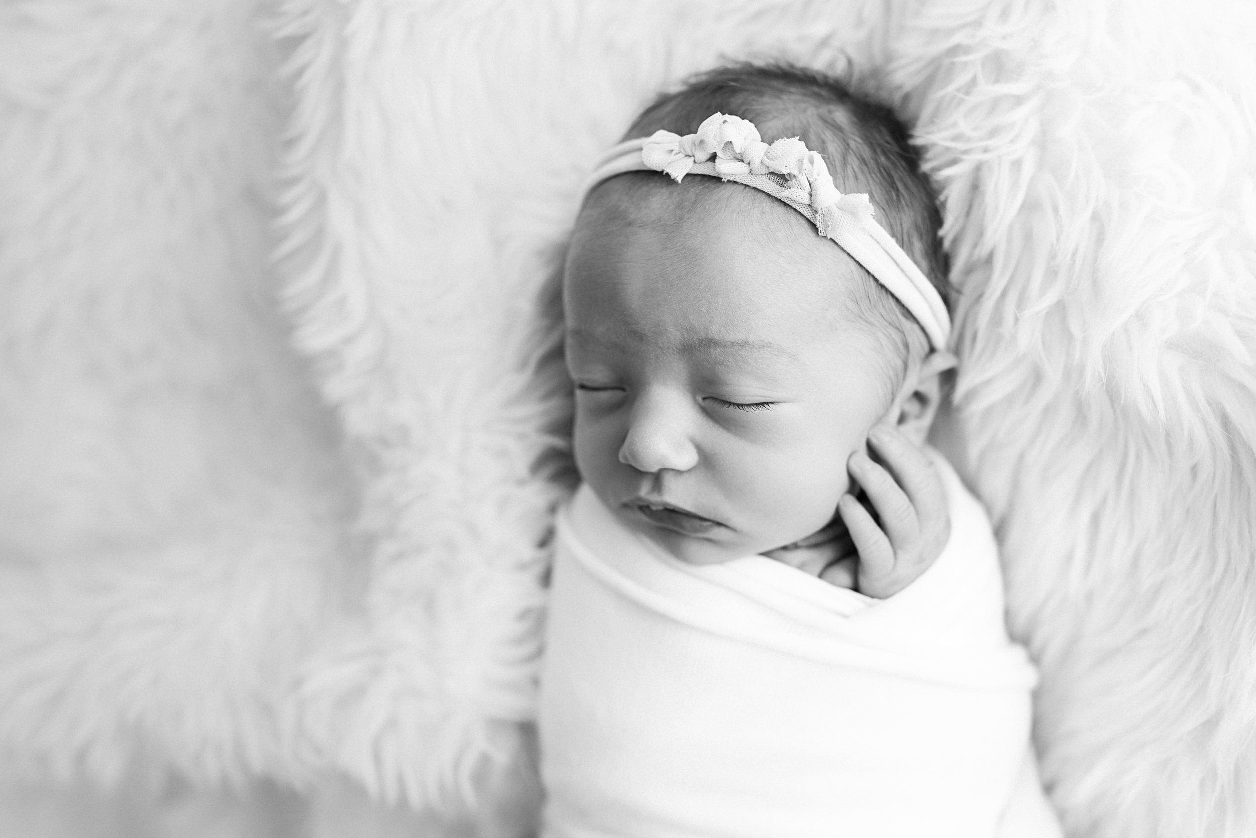 Charleston-Newborn-Photographer-FSP_0436BW copy.jpg