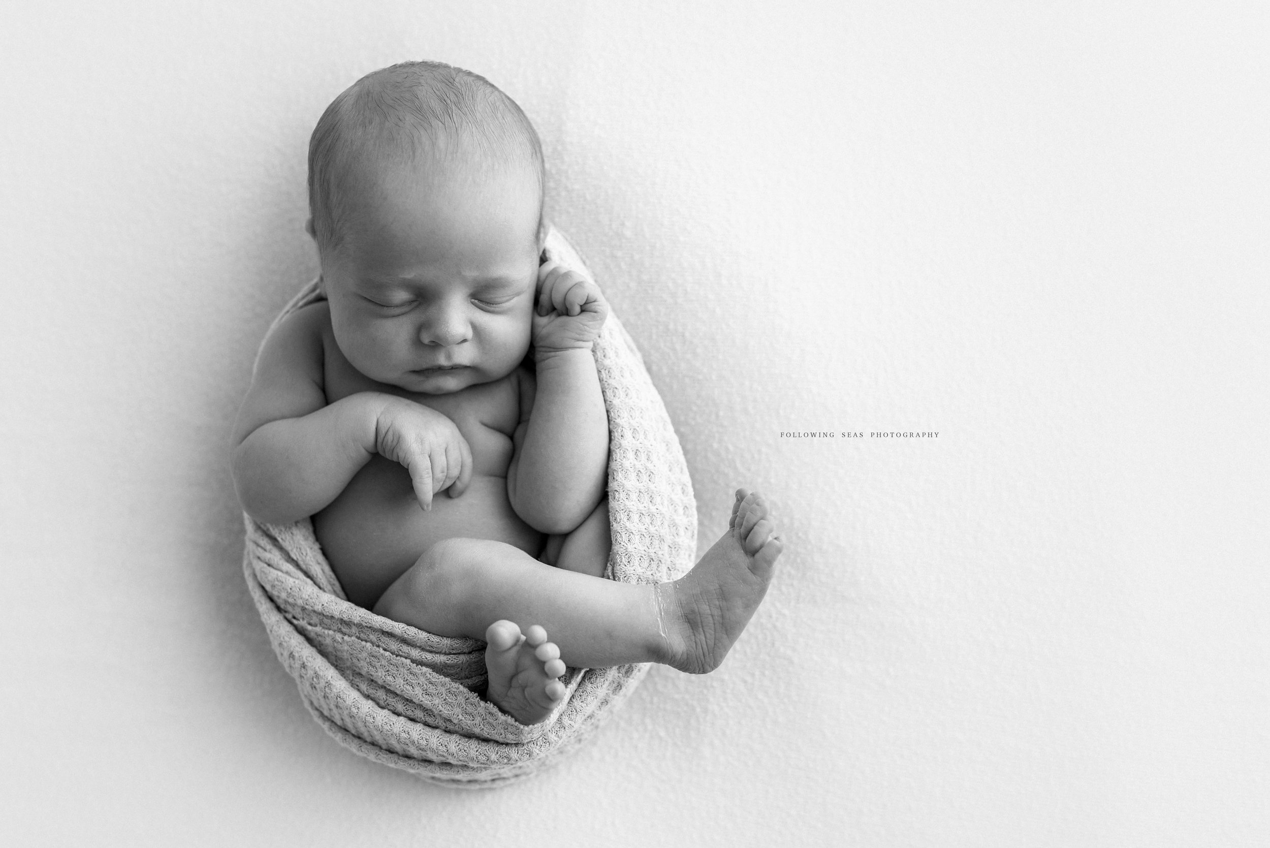 Charleston-Newborn-Photographer-Following-Seas-Photography-FSP_5977BW.jpg