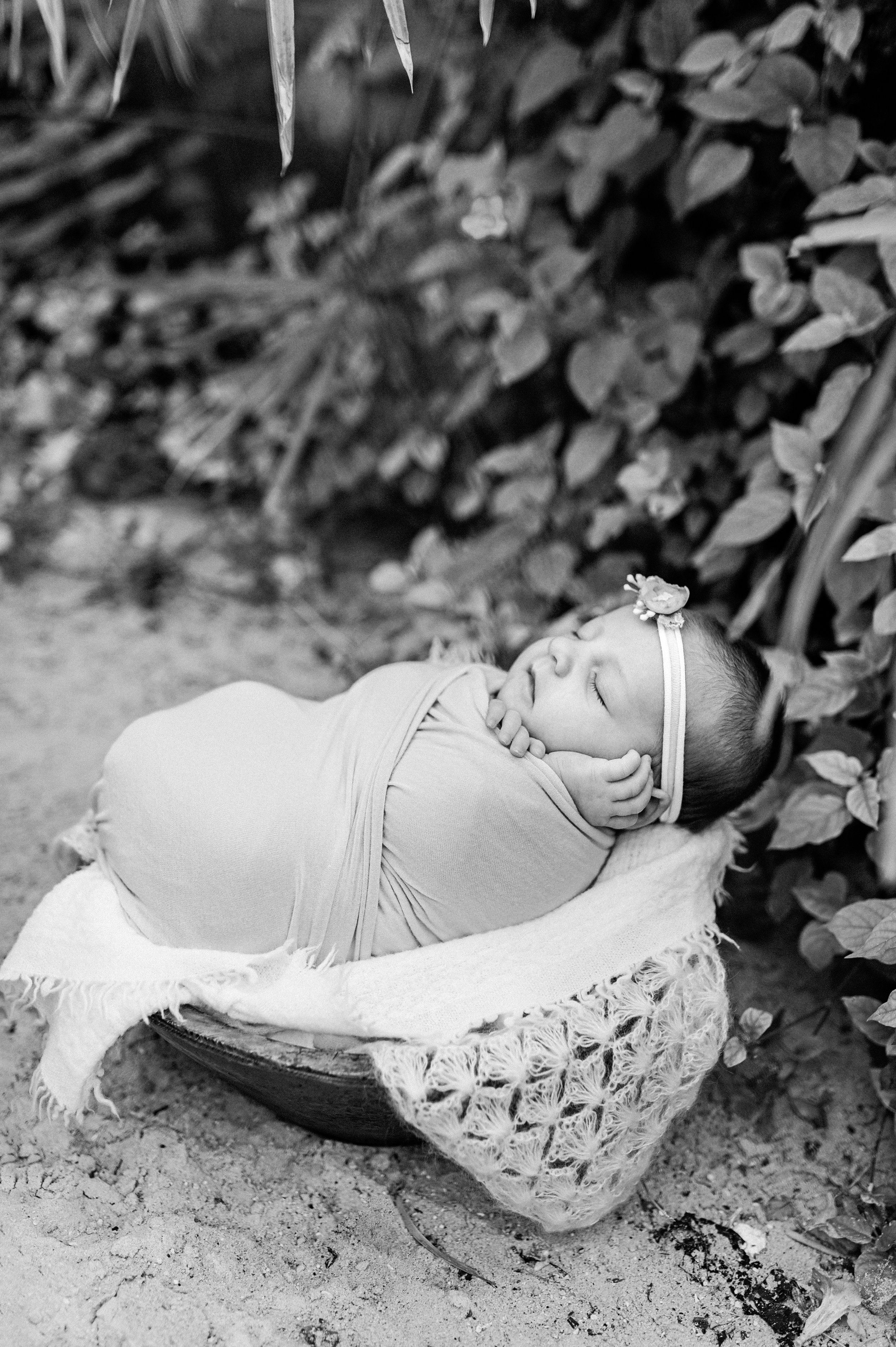 Lanikai-Newborn-Photographer-Following-Seas-Photography-8097BW copy.jpg