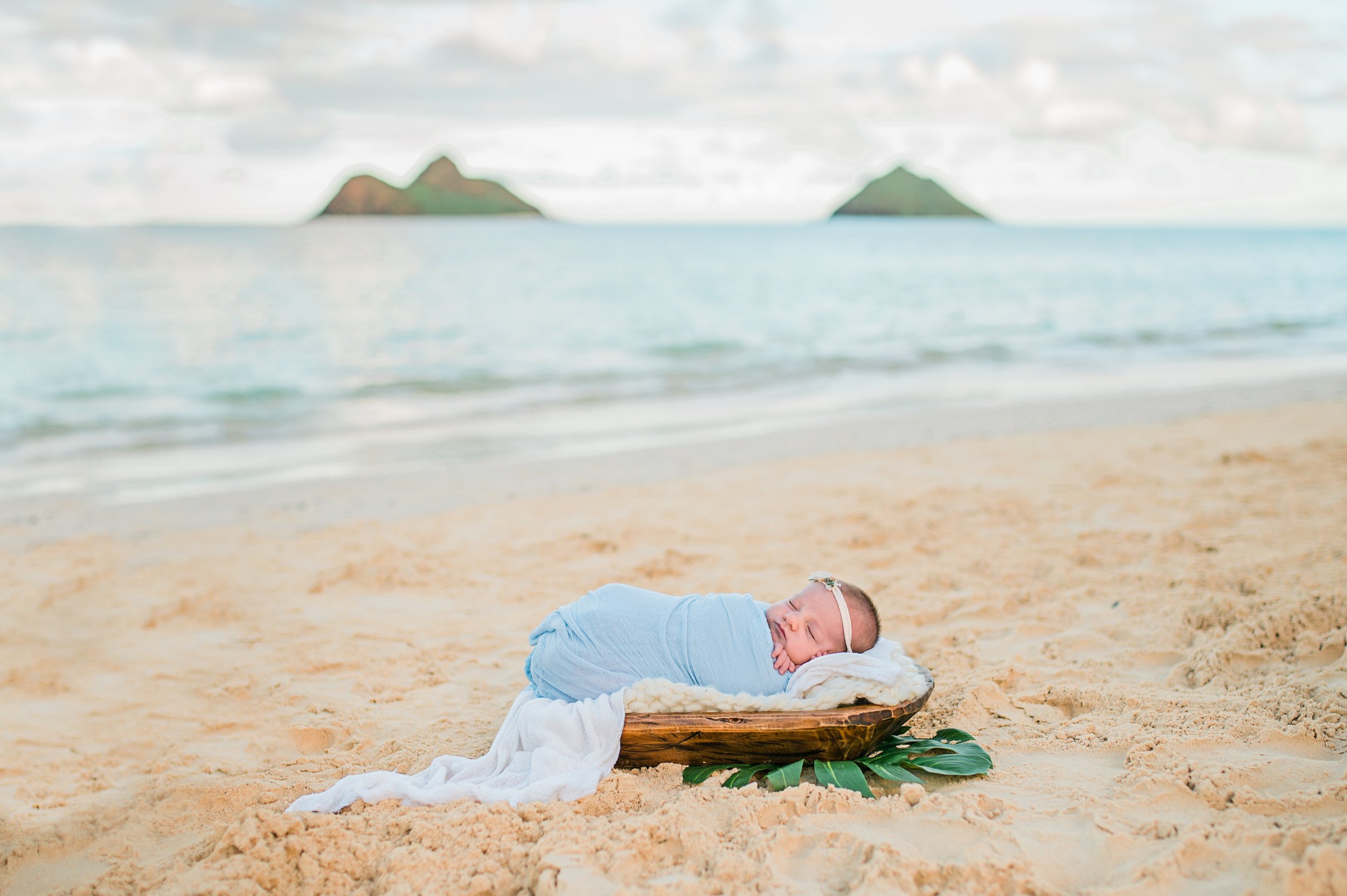 Lanikai-Newborn-Photographer-Following-Seas-Photography-8012copy.jpg