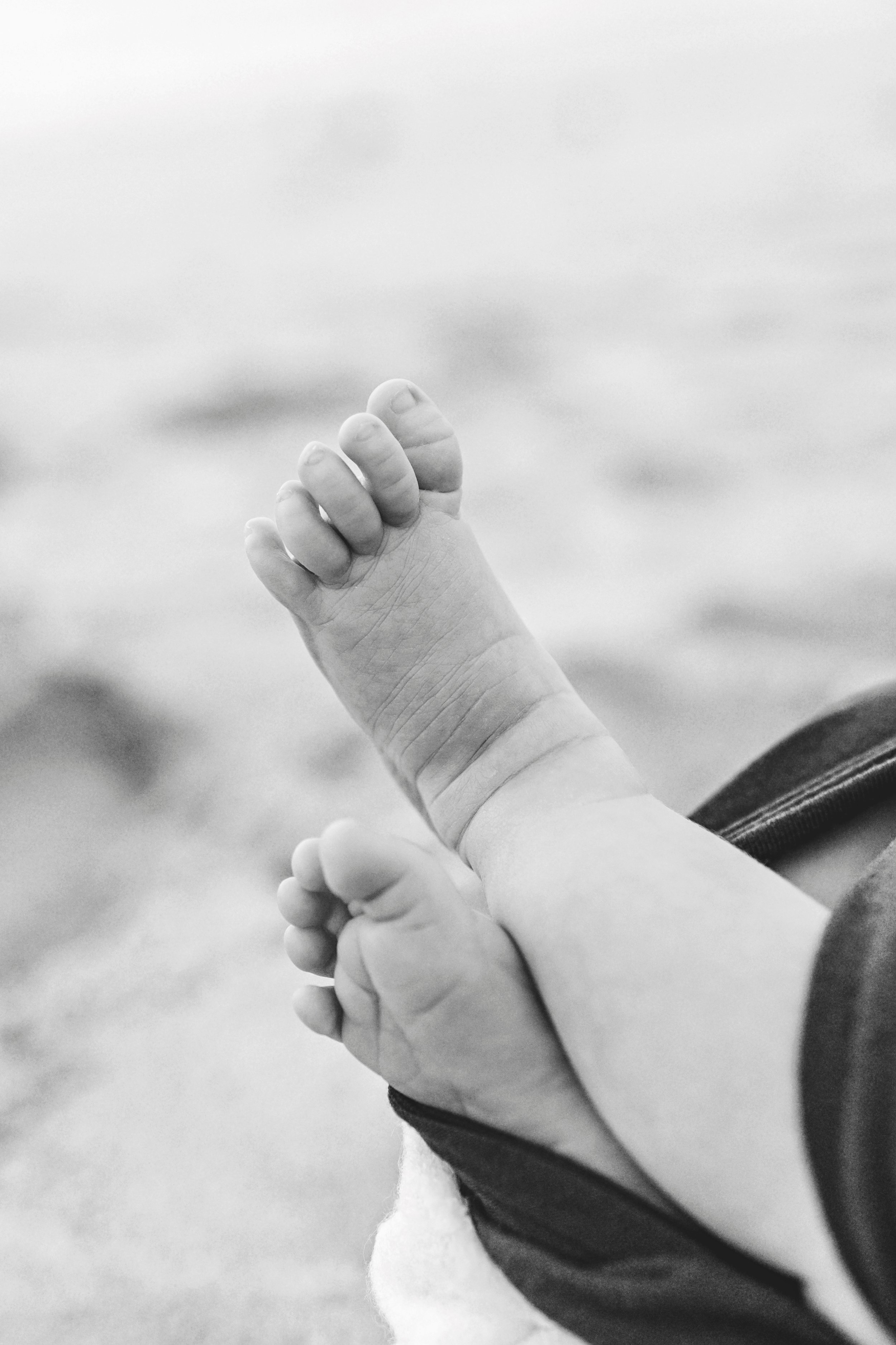 Oahu-Newborn-Photographer-Following-Seas-Photography-9026BW copy.jpg