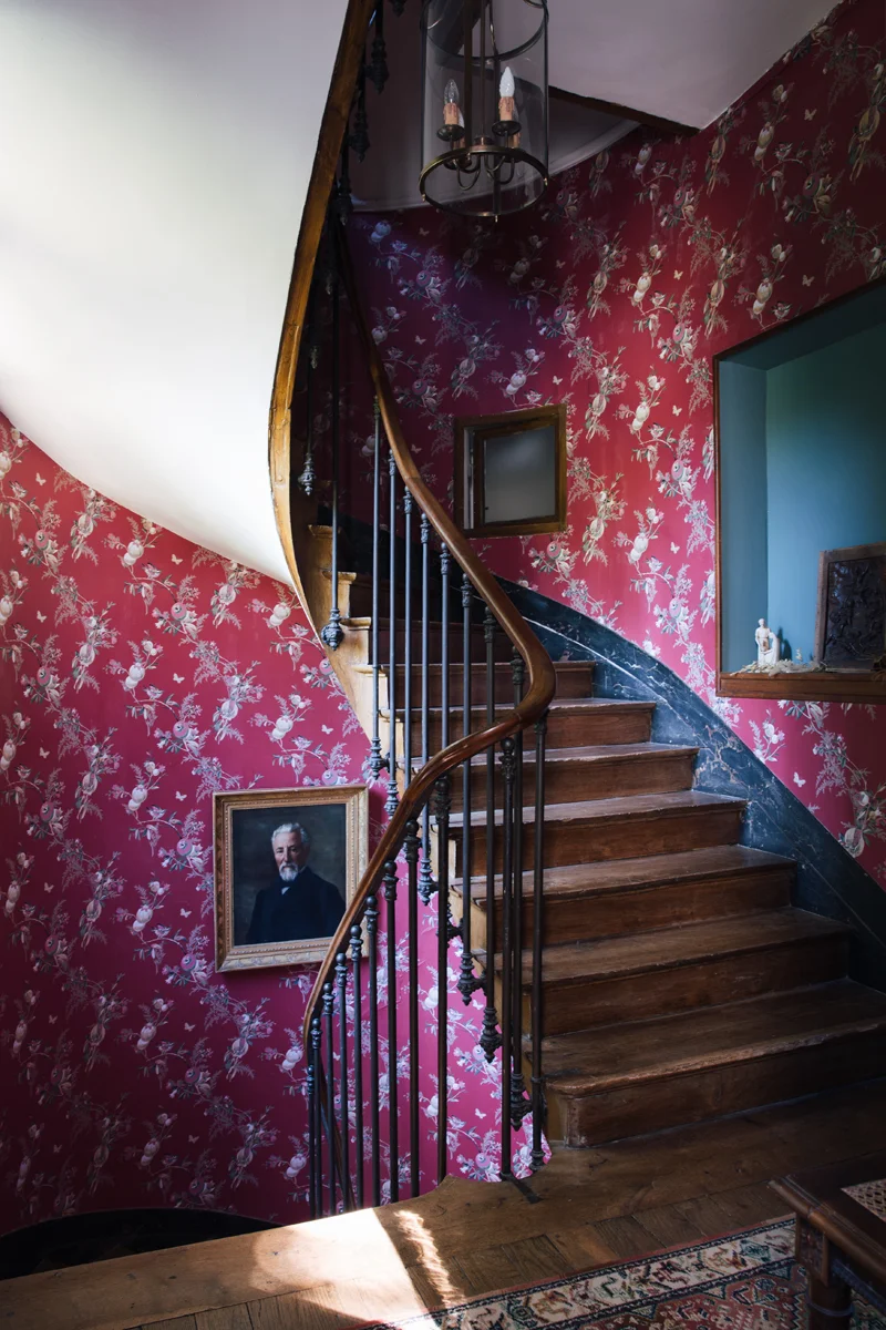 Now let's go upstairs. The second floor has four bedrooms - the blue room, the pink room, Flo's parents' room (which I did not take any photos of because it felt way too invasive, but let me assure you it is beautiful with wonderful, rich floral wallpaper) and then the sweetest little matchbox of a bedroom right off the staircase.