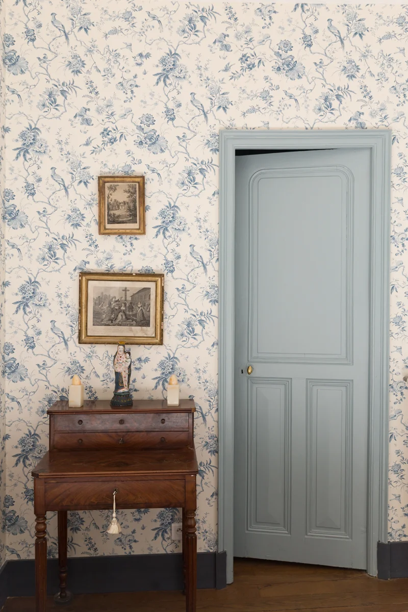 The blue room