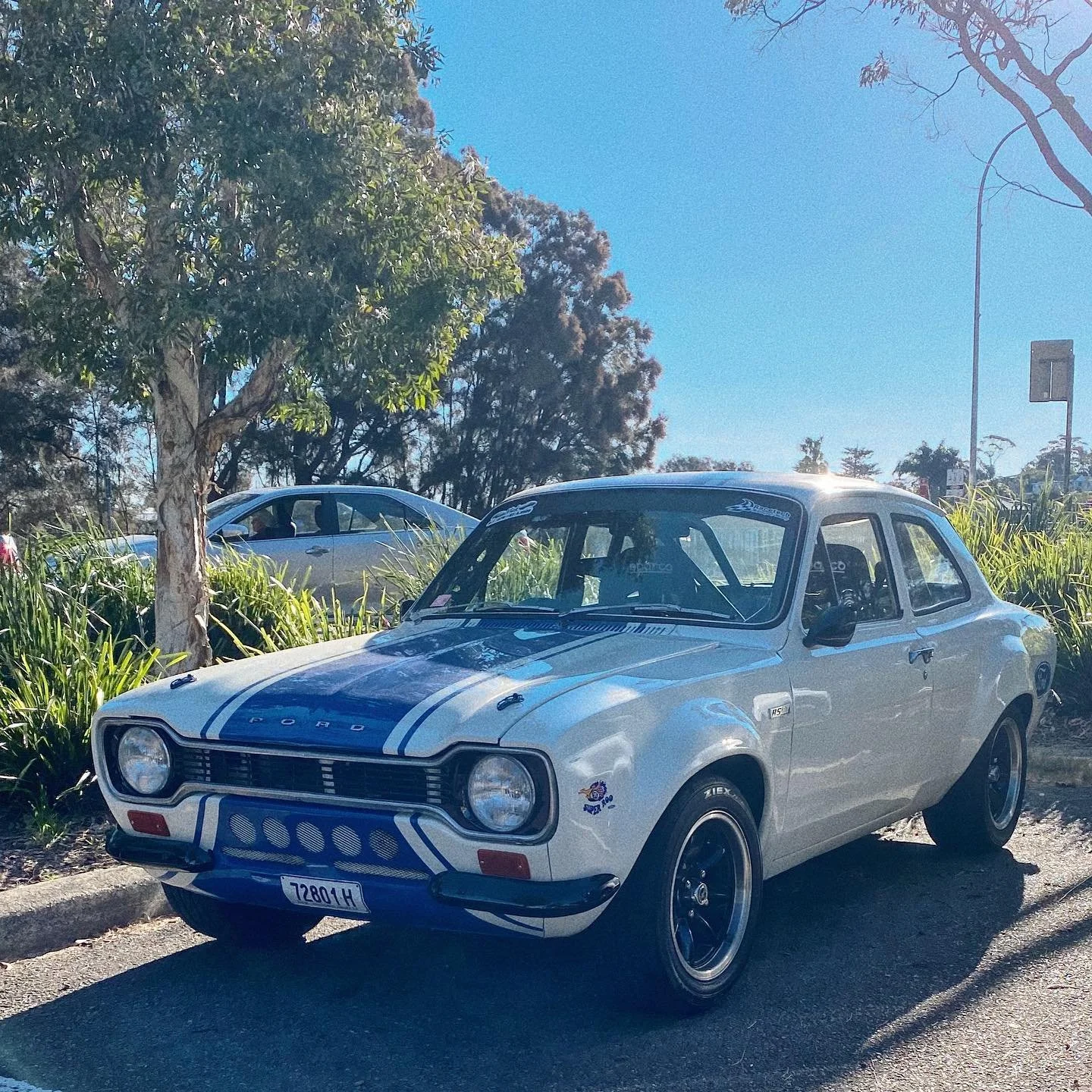 Spotted this little bad boy, bucket seats, roll cage, the works. #rs2000escort #carspotting #covidwalks