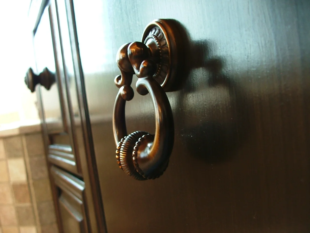 What does your cabinet hardware say about you?