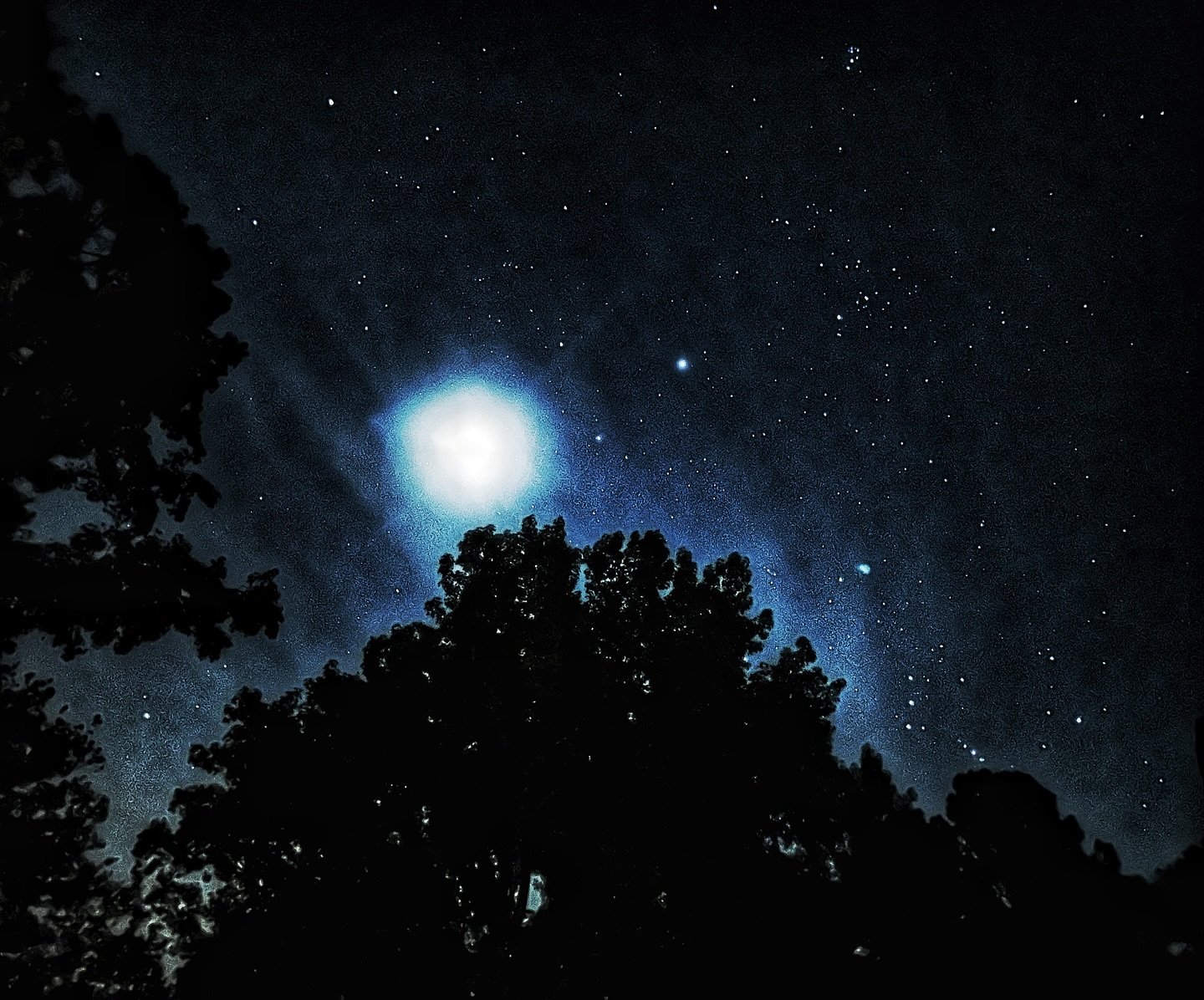 I&rsquo;ve really enjoyed the early morning skies this week. 5:30ish today, I look up to see our life stabilizing tether, the moon 🌙 in glorious crescent, surrounded by Mars, Jupiter and Uranus - with Orion and Taurus facing off head to head. Our Li