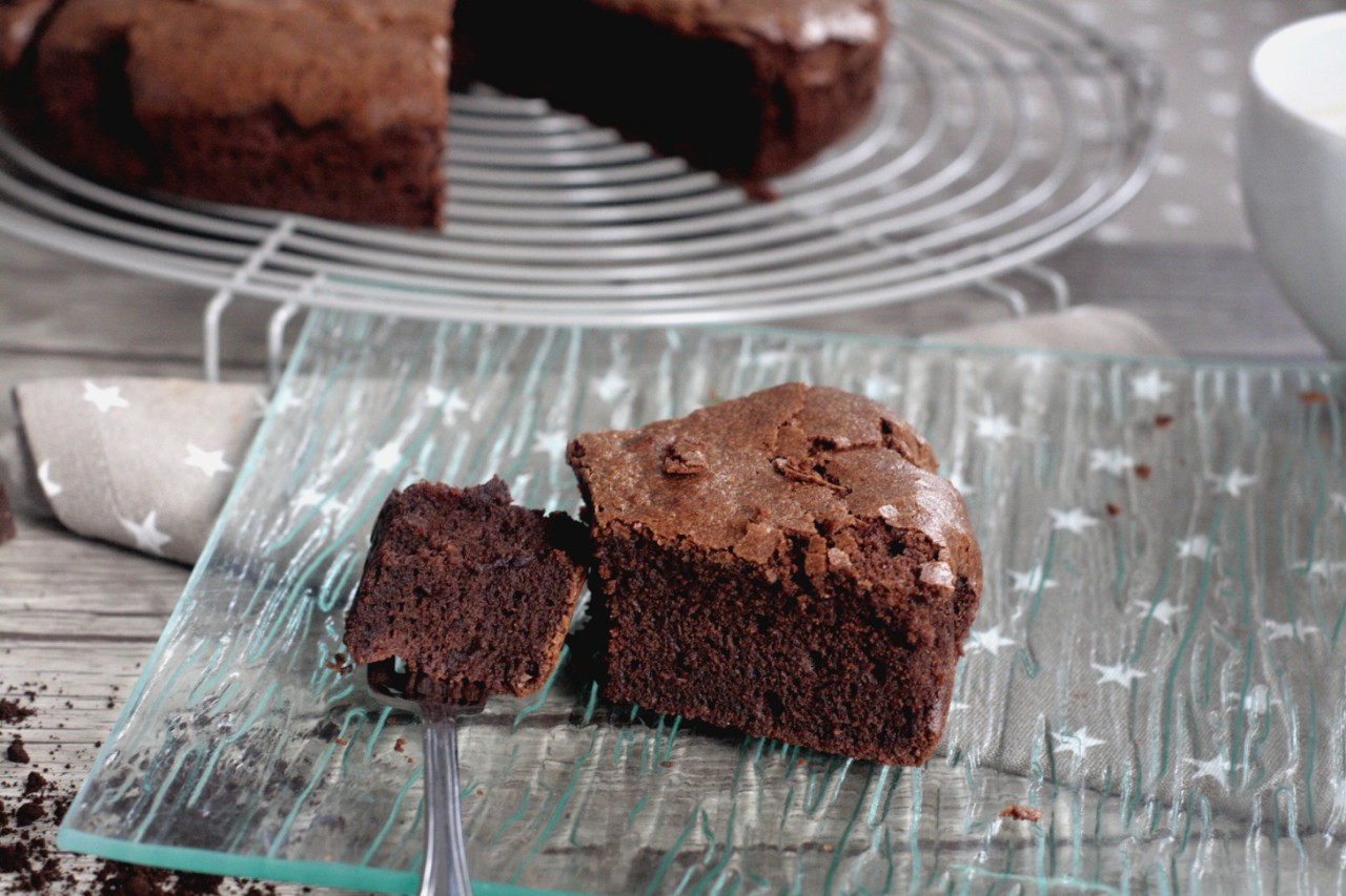 Moelleux au chocolat et Café Touba - CLICK POUR RECETTE CONTACT Blog : www. aistoucuisine.com Facebook : Aistou Cuisine Instagram : @aistou_cuisine