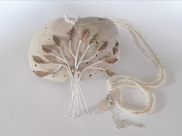 02 The dancing tree necklace with pearl.jpg