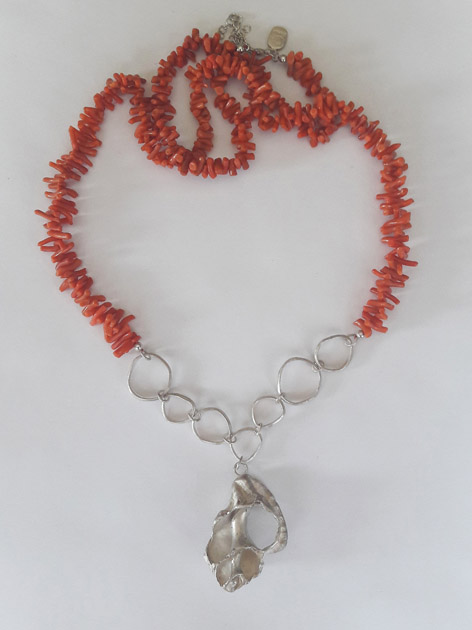 13 Winding seashell necklace with coral.jpg