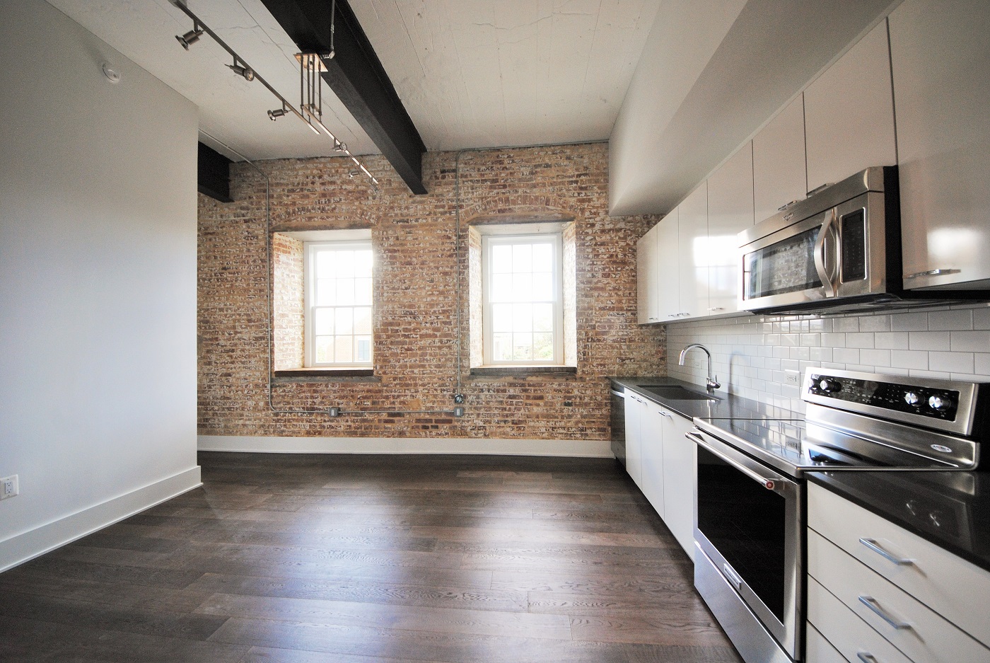 BuildingPhoto (7).jpg