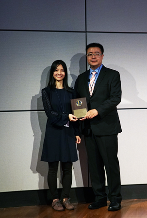 Miss Mingzhou Fu awarded Dr. Xianfeng Shen SAPA-CT outstanding speaker award