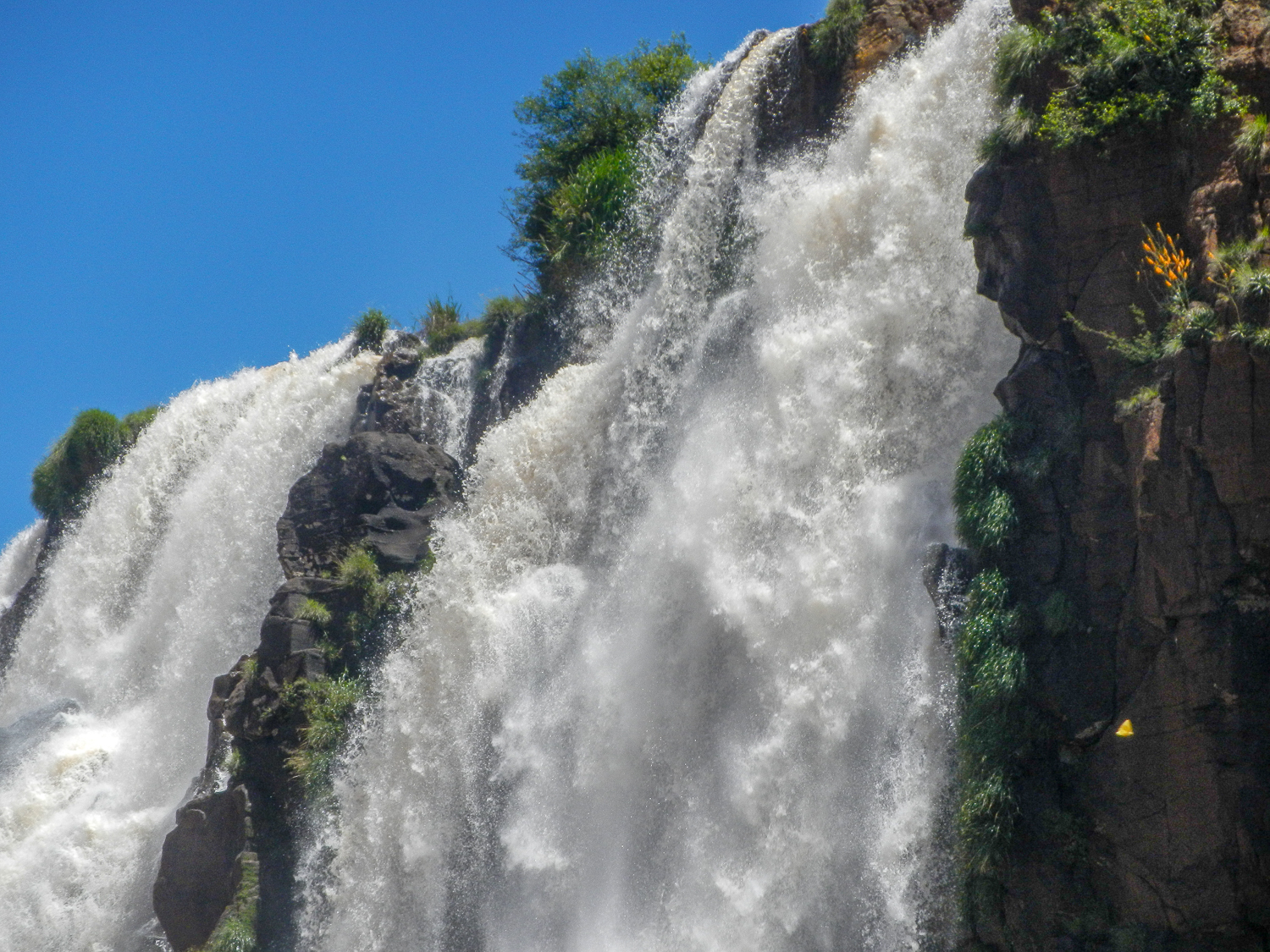  Iguazu Falls 