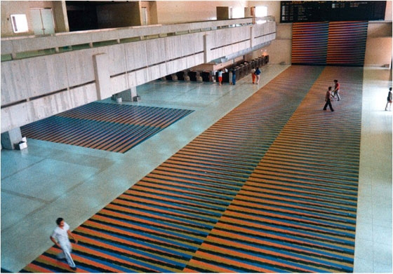 Architectural Integrations: 1970 - 1979: 'Pisos y muros de color aditivo en el hall central del aeropuerto', Carlos Cruz-Diez. Simón Bolívar International Airport, Maiquetía, Venezuela. Dim. 270 x 9 m (295 1/4 x 9 27/32 yd). Credit: © Atelier Cruz-Diez Paris .