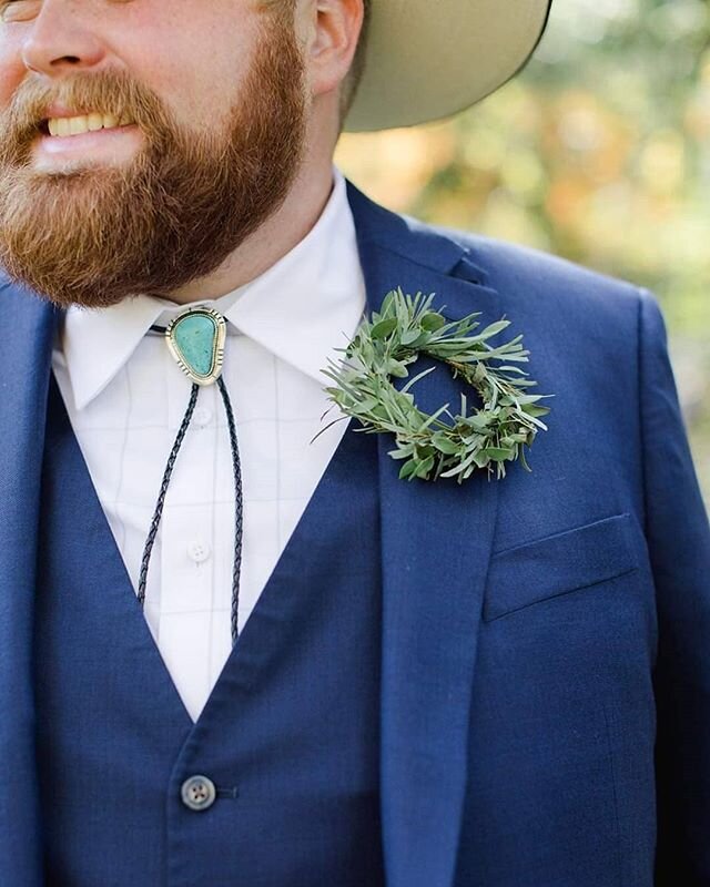 Looking Sharp ! 
We love creating unique and personalized florals for your special day. Now Booking remaining 2020 &amp; 2021 weddings 
Photography @missrachelkeyes 
Florals @astilbeboutique