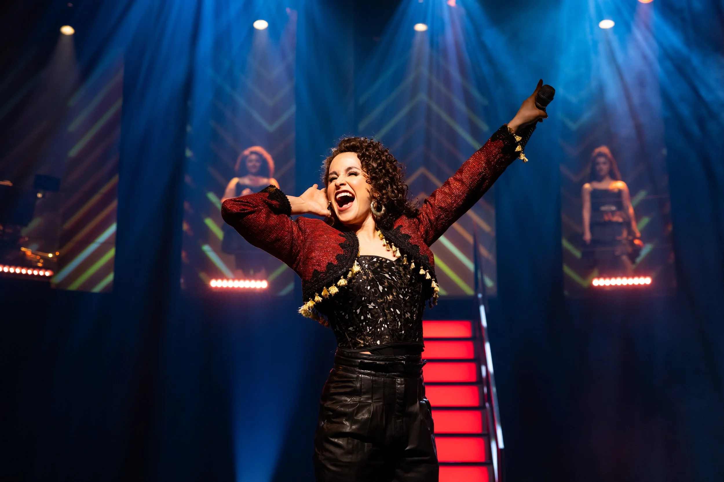REVIEW QUOTE_On Your Feet Photocall_Justin Barbin-67-Gaby Albo-2.jpg